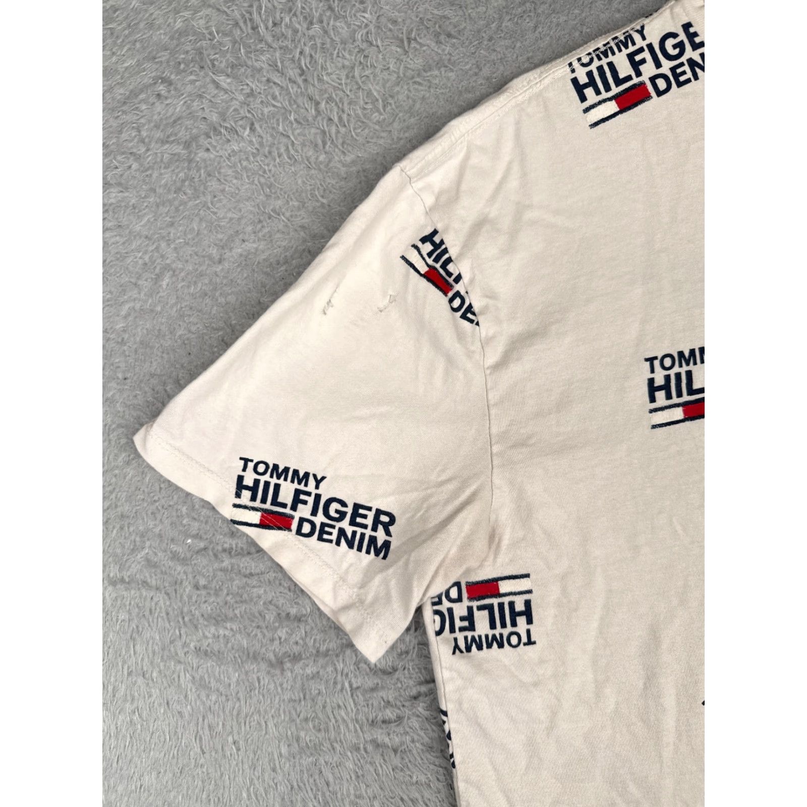 Tommy Hilfiger Tommy Hilfiger Shirt Adult Medium White Oversized Cotton Logo AOP Crew READ Shirt Mens Size US M / EU 48-50 / 2 - 3 Thumbnail