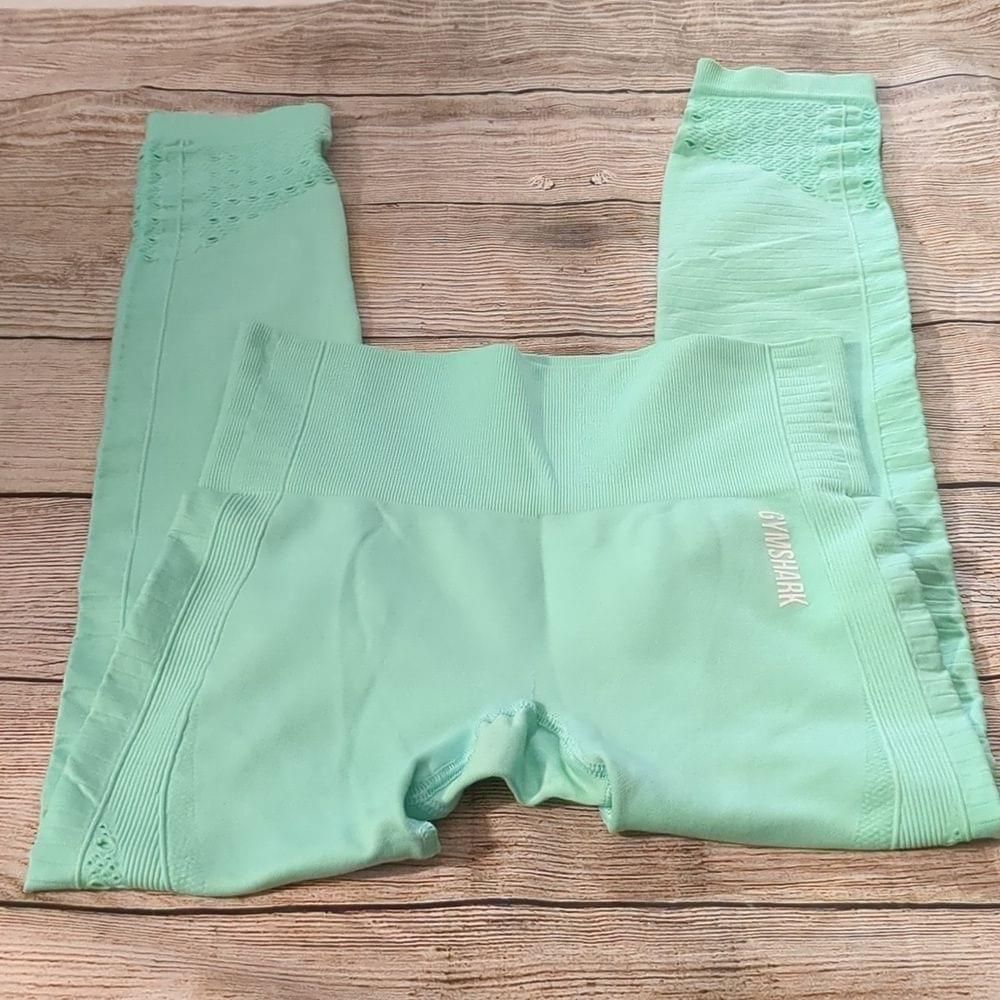Gymshark Gymshark pastel green leggings size zmall Size 25" / US 0 / IT 36 - 1 Thumbnail