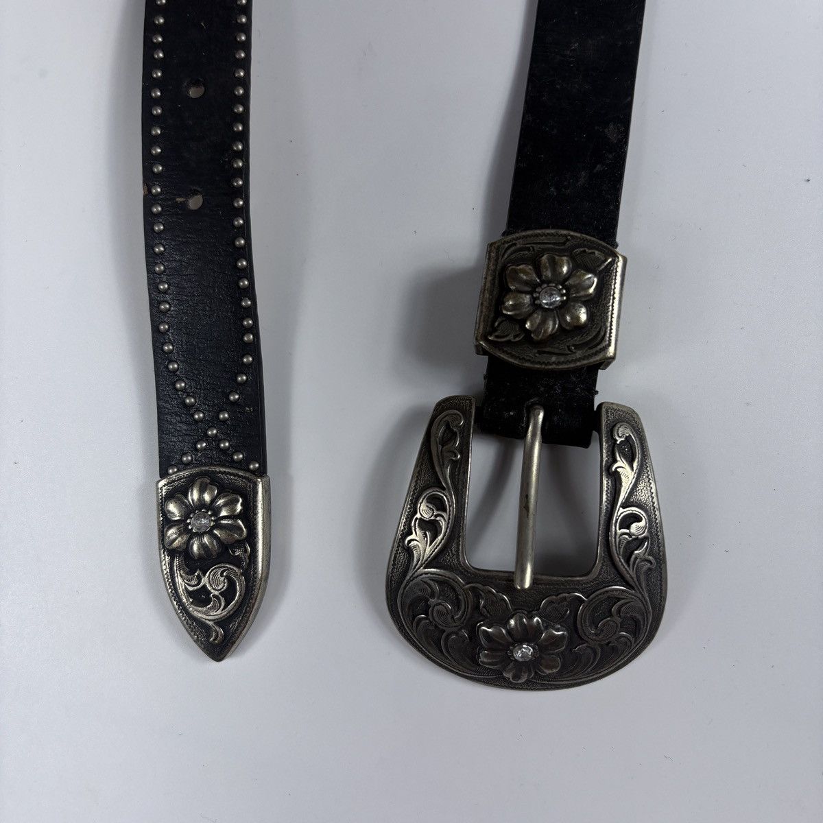 Leather Vintage studded leather belt Size ONE SIZE - 5 Thumbnail