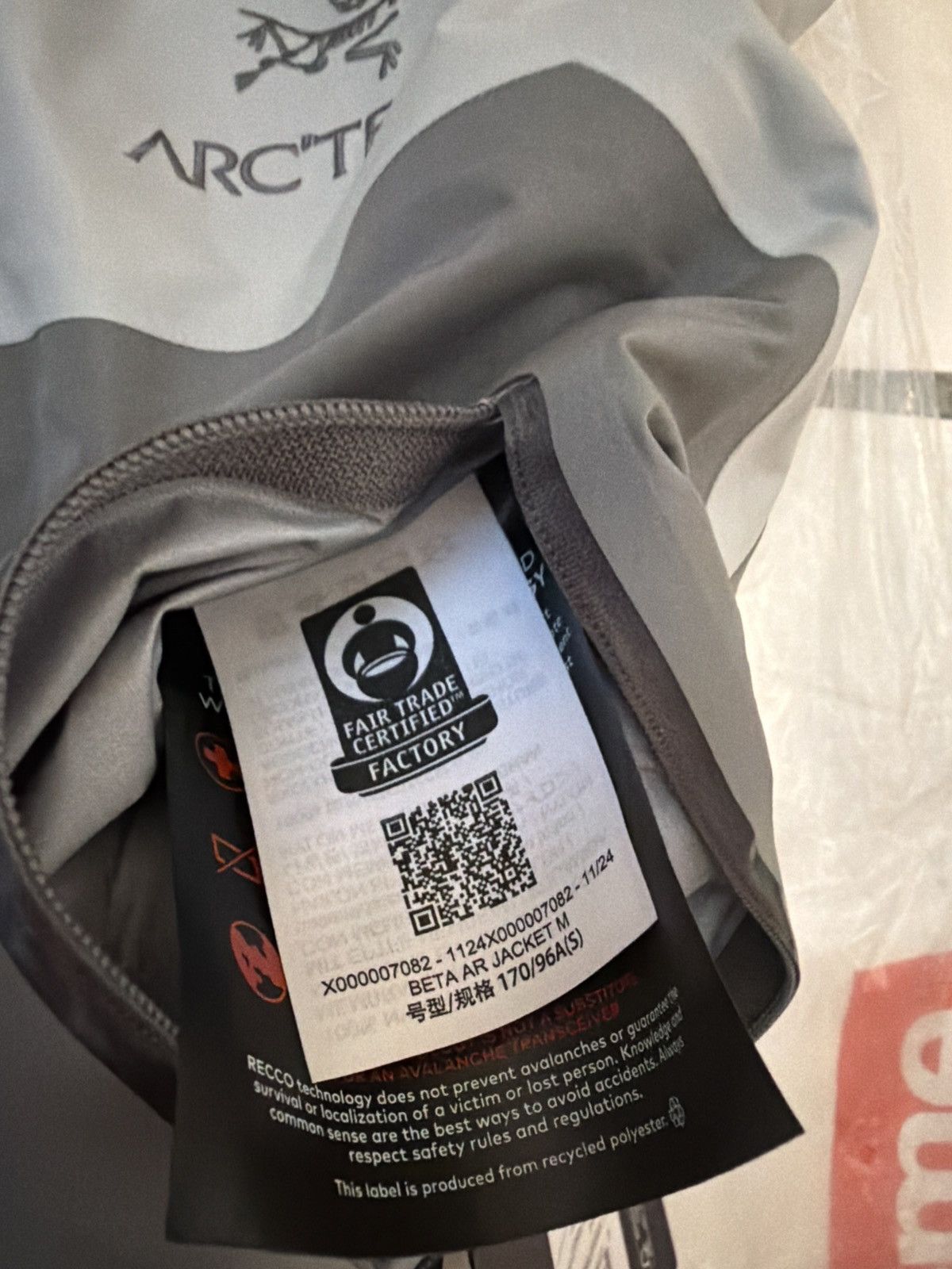 Arc'teryx Arc’teryx Beta AR Jacket Solitude Void Size US S / EU 44-46 / 1 - 18 Thumbnail