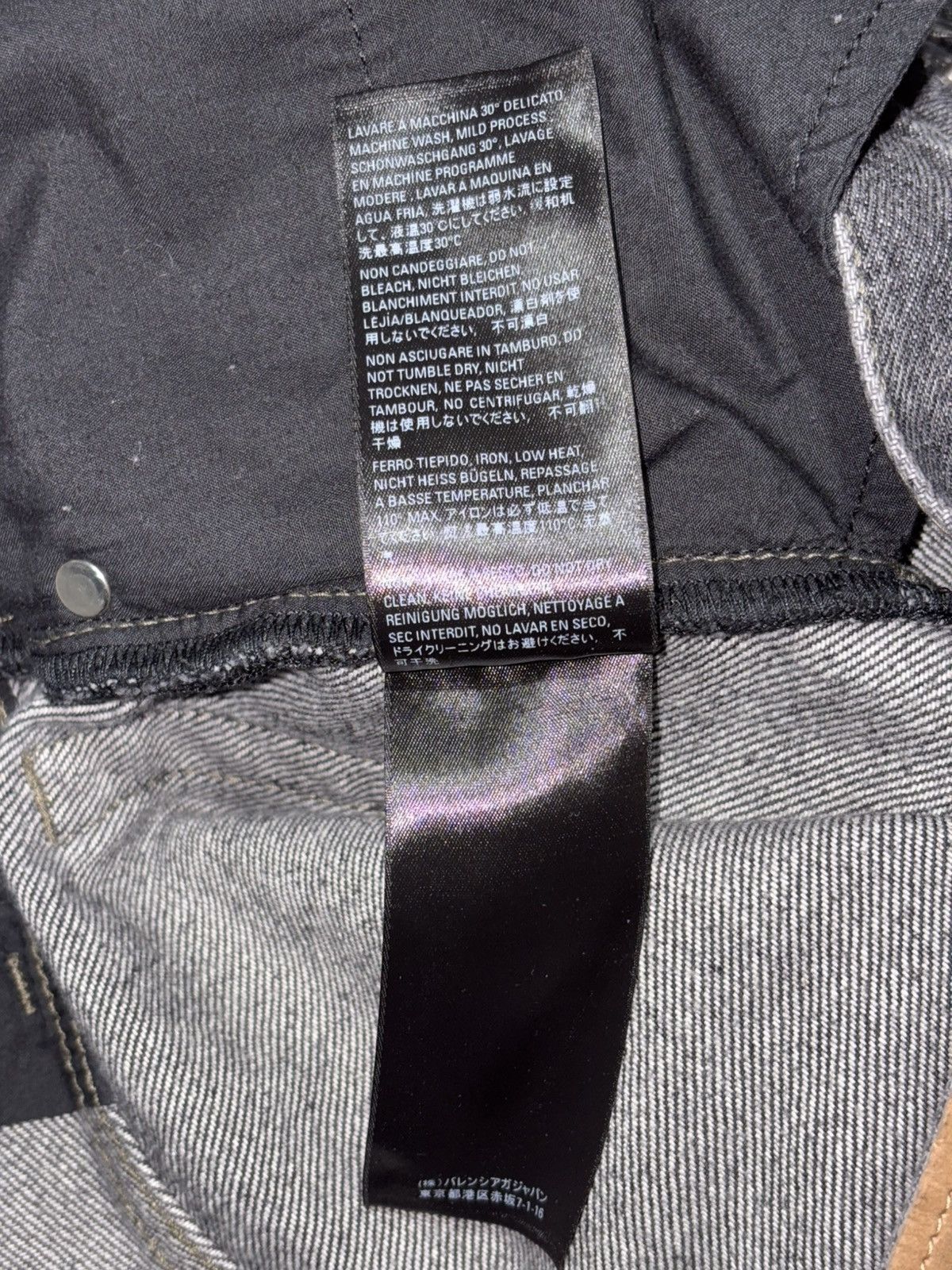 Balenciaga FW21 Demna Balenciaga Jeans Back Rip distressed gray denim Size US 29 - 8 Thumbnail