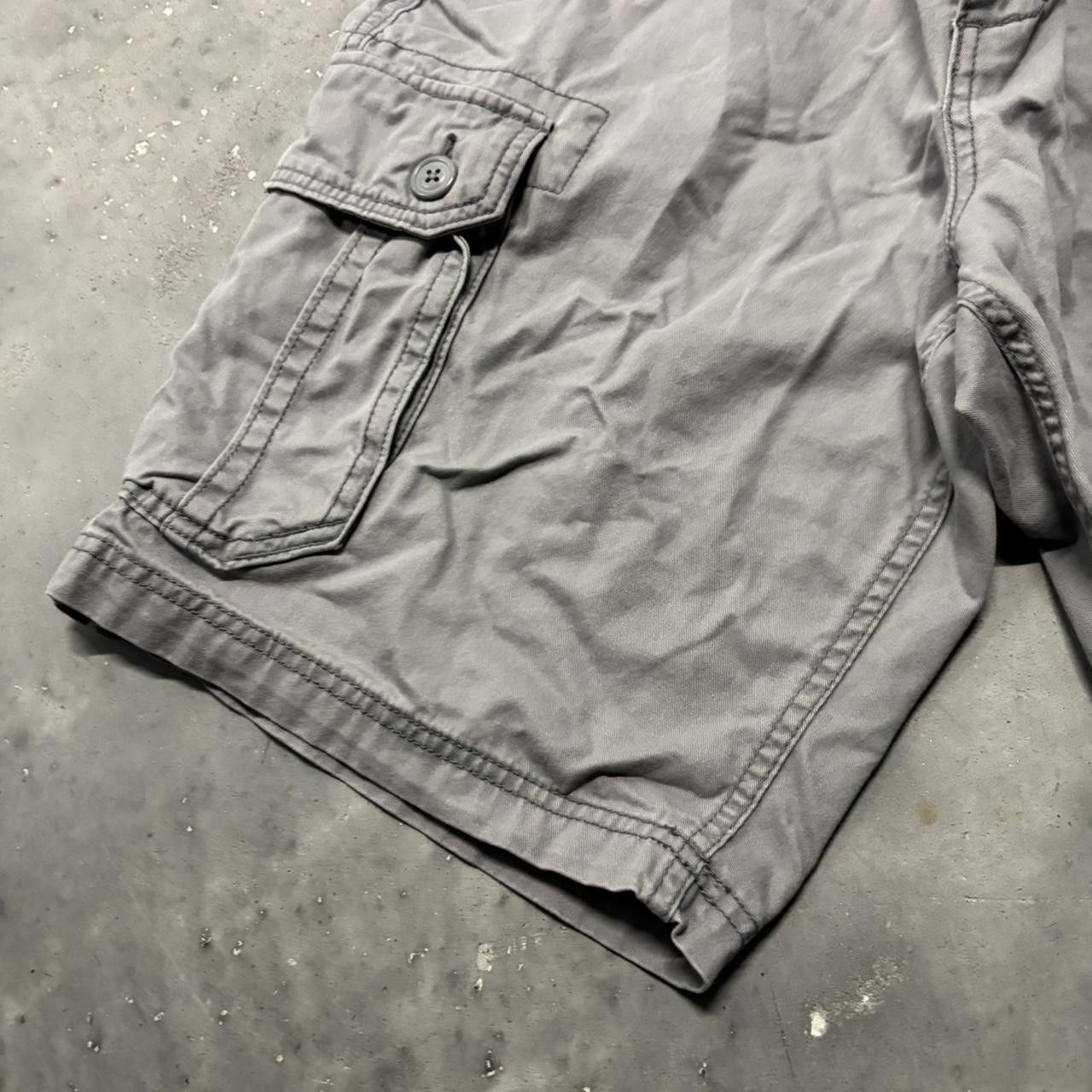 Japanese Brand × Vintage Crazy Vintage Y2K/2000s Baggy Light Grey Streetwear Skater Style Cargo Shorts! Size US 33 - 3 Thumbnail