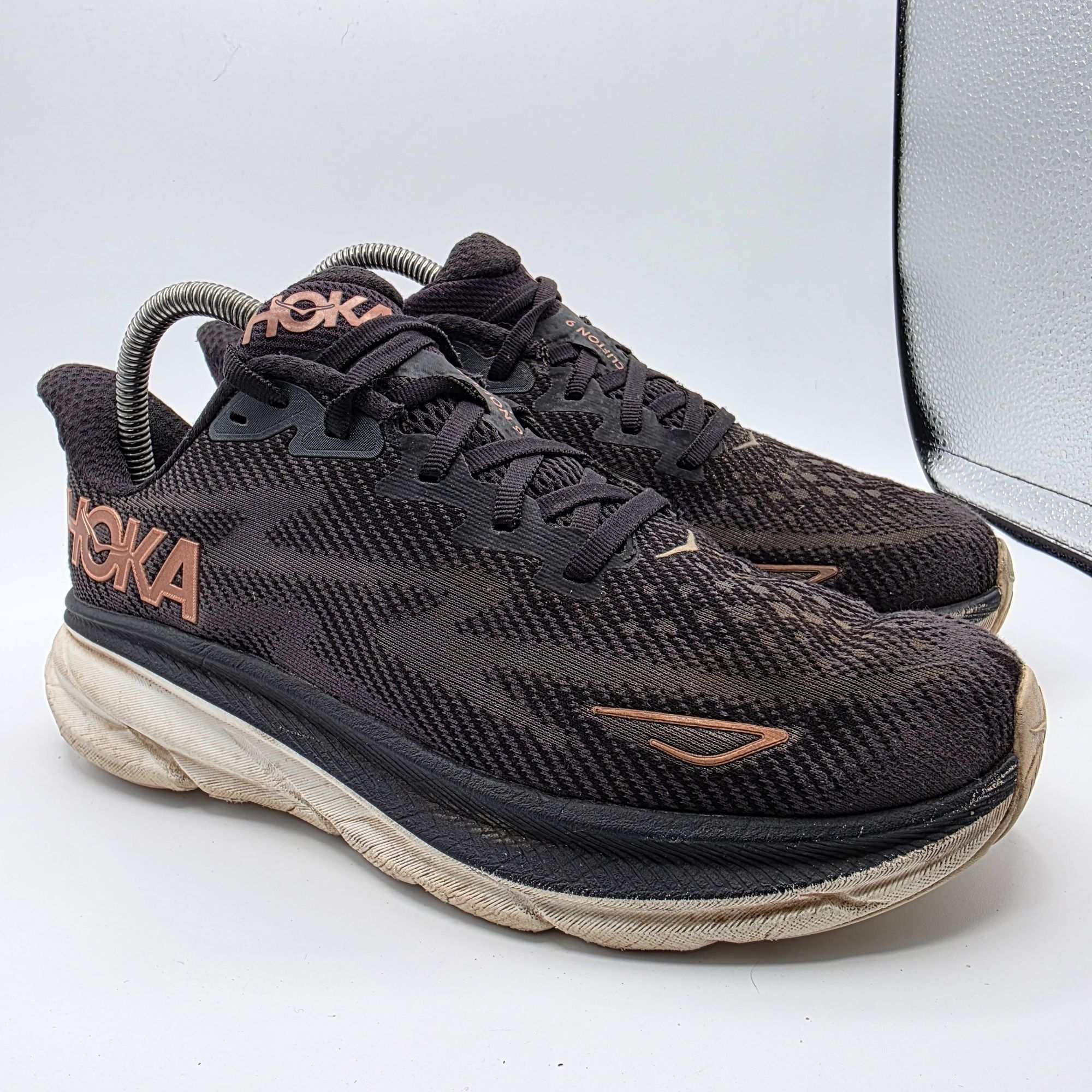 Hoka Hoka One One Clifton 9 Womens Size 8 B Black Athletic Shoe Size US 8 / IT 38 - 1 Thumbnail