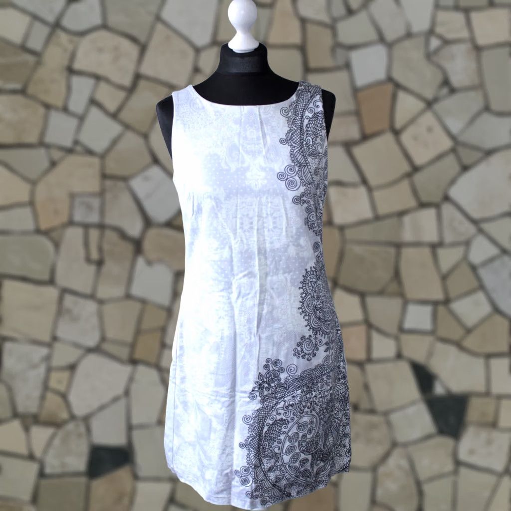 Desigual Desigual Dress Womens Size 40 Grey Knee Length A-Line 40 Desigual Womens Dress Size 40 Grey Knee Length A-Line Dress Size S / US 4 / IT 40 - 1 Thumbnail