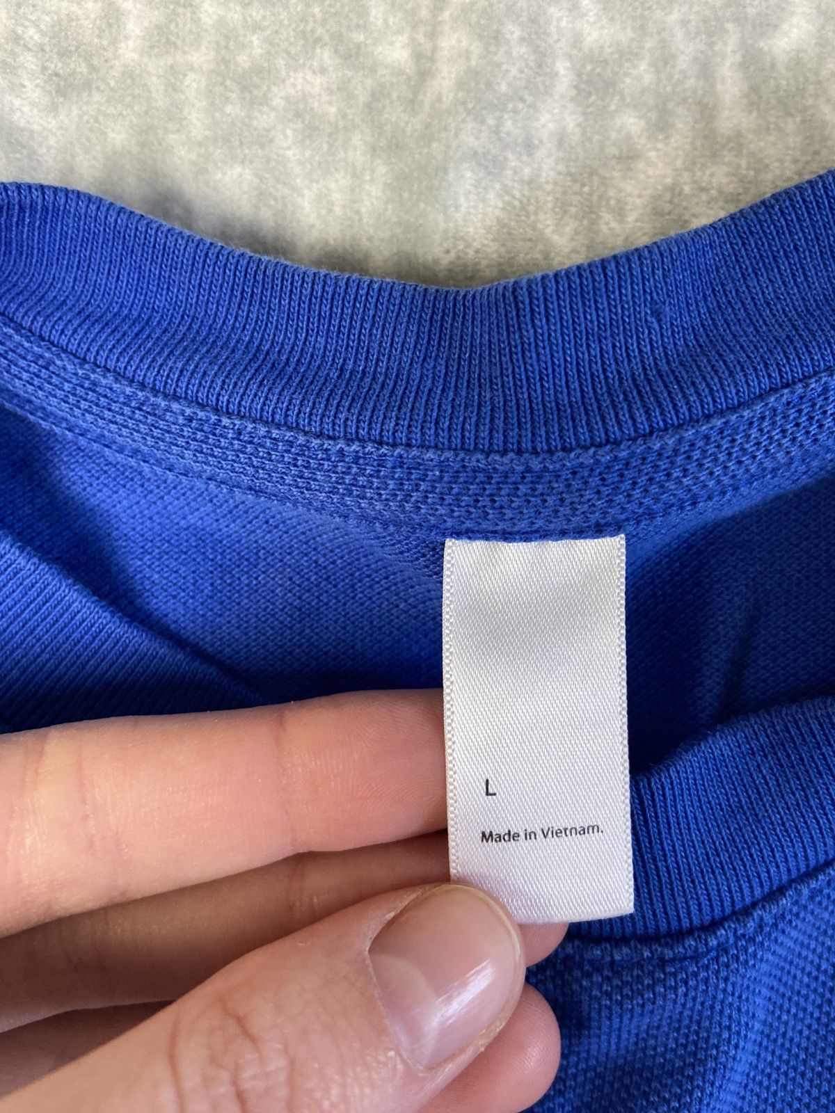Apple Official Apple Store Employee T-Shirt Size US L / EU 52-54 / 3 - 4 Thumbnail