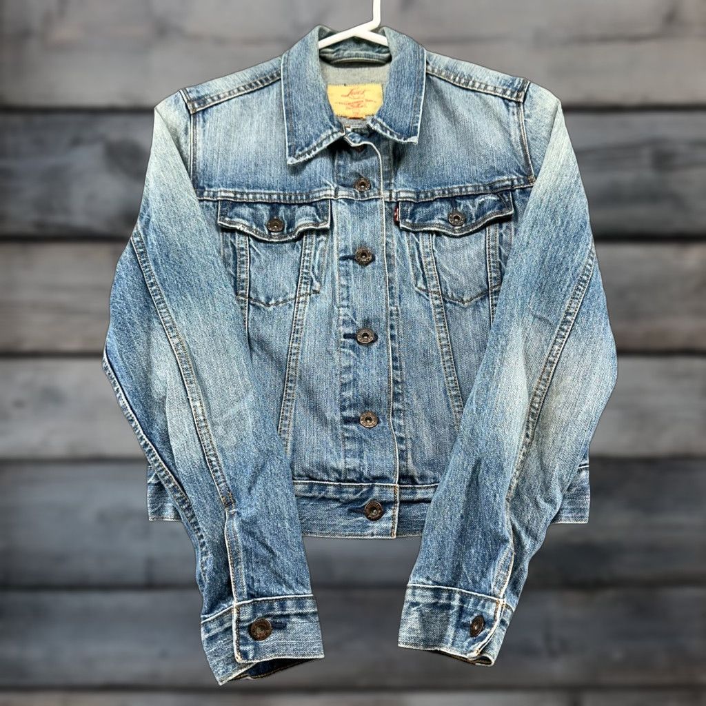 Levi's VINTAGE Levi's Trucker Jacket Womens S Blue Denim Cotton Short Sleeve Regular Fit 90s Retro Classic Vintage Jacket Women} Size 28" / US 6 / IT 42 - 1 Thumbnail