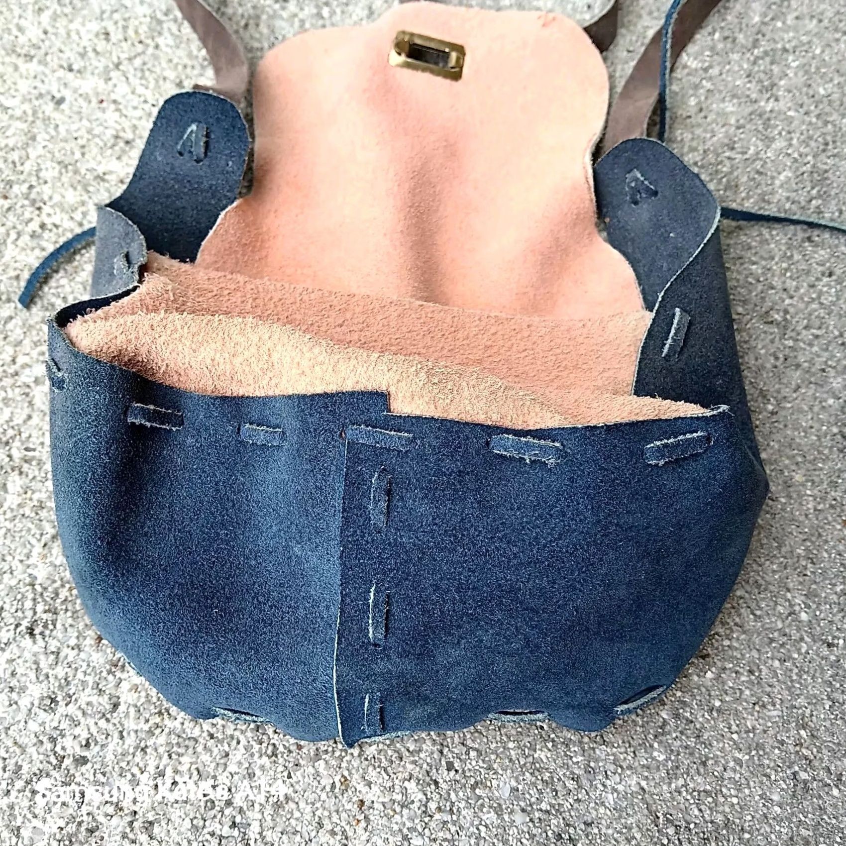 Vintage Handmade Suede Leather Purse Hound Dog Art Small Shoulder Bag Artsy Puppy Size ONE SIZE - 7 Thumbnail