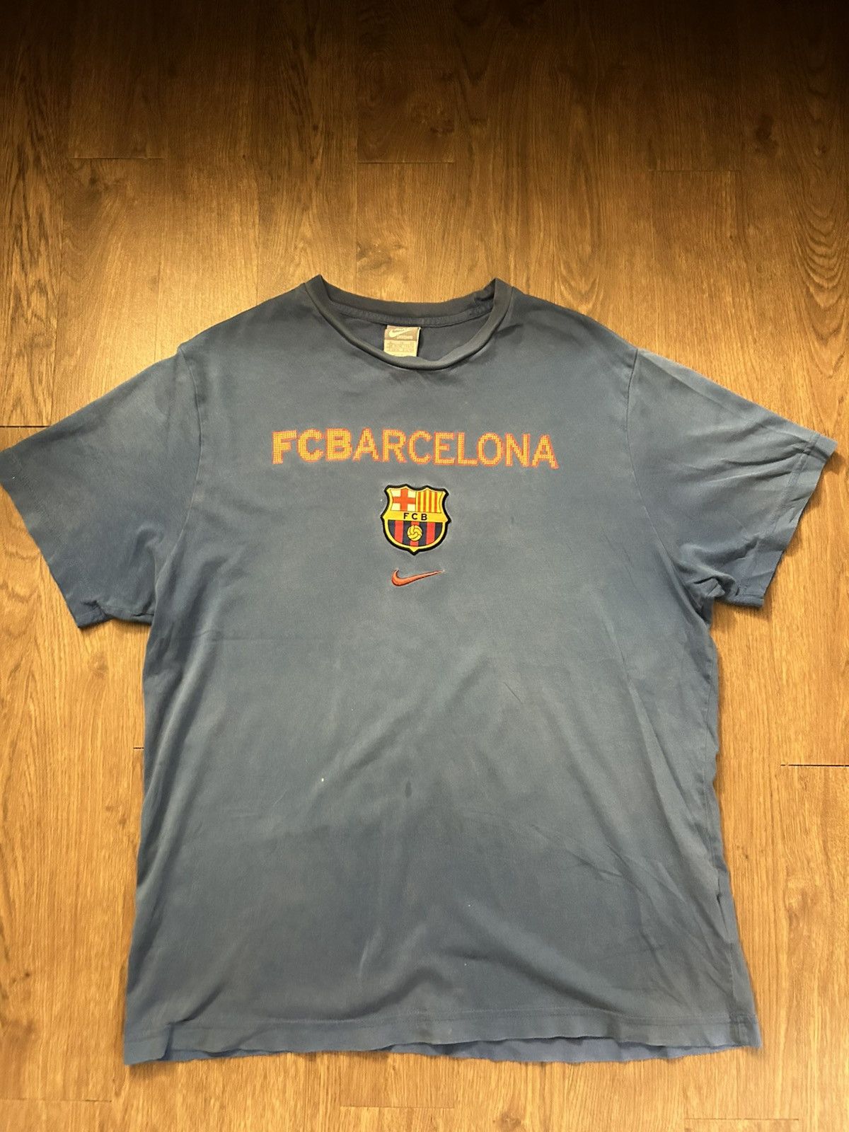 Nike Vintage Nike FC Barcelona soccer center swoosh crest Size US M / EU 48-50 / 2 - 1 Thumbnail