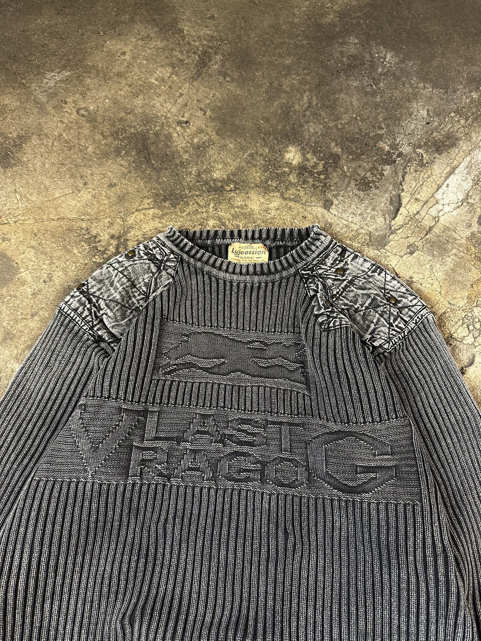 Japanese Brand Vintage Y2k Archive Avant Garde Faded Knit Sweater 2000s Size US L / EU 52-54 / 3 - 4 Thumbnail