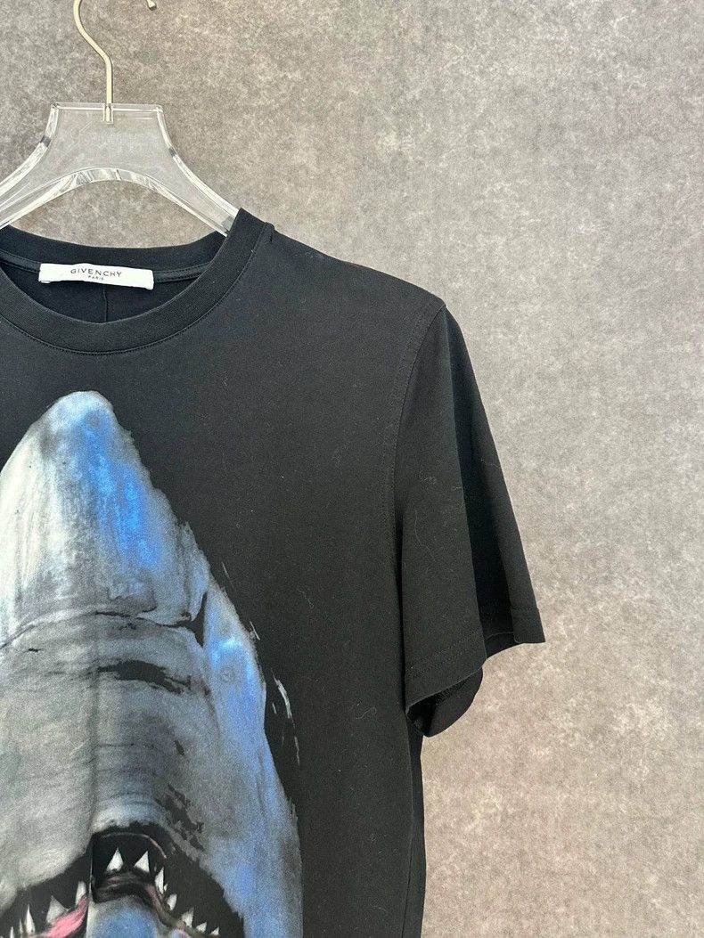 Givenchy Givenchy Shark short-sleeve, size S Size US S / EU 44-46 / 1 - 5 Thumbnail