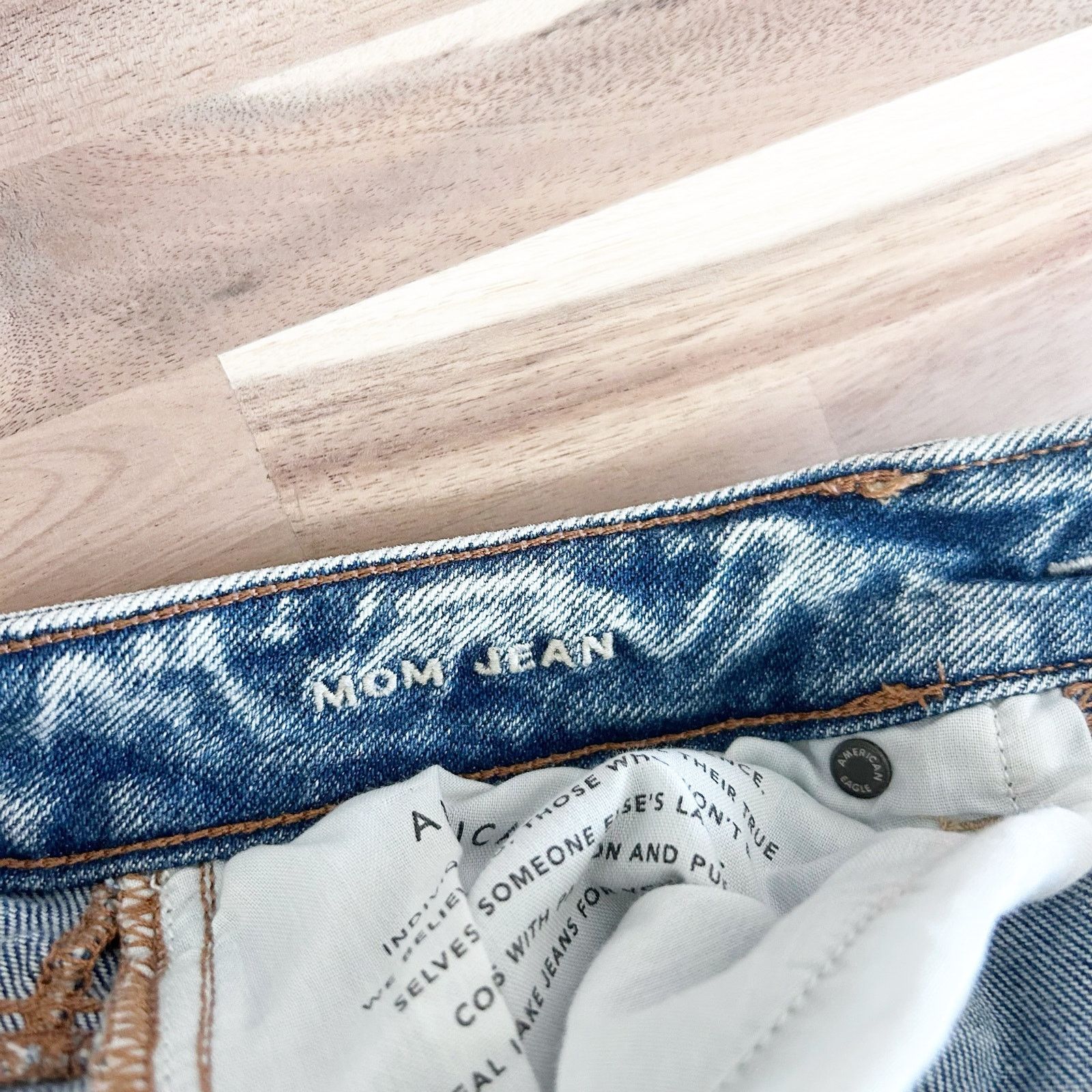 American Eagle Outfitters American Eagle Mom Jeans Sz 2 Size 26" / US 2 / IT 38 - 4 Thumbnail
