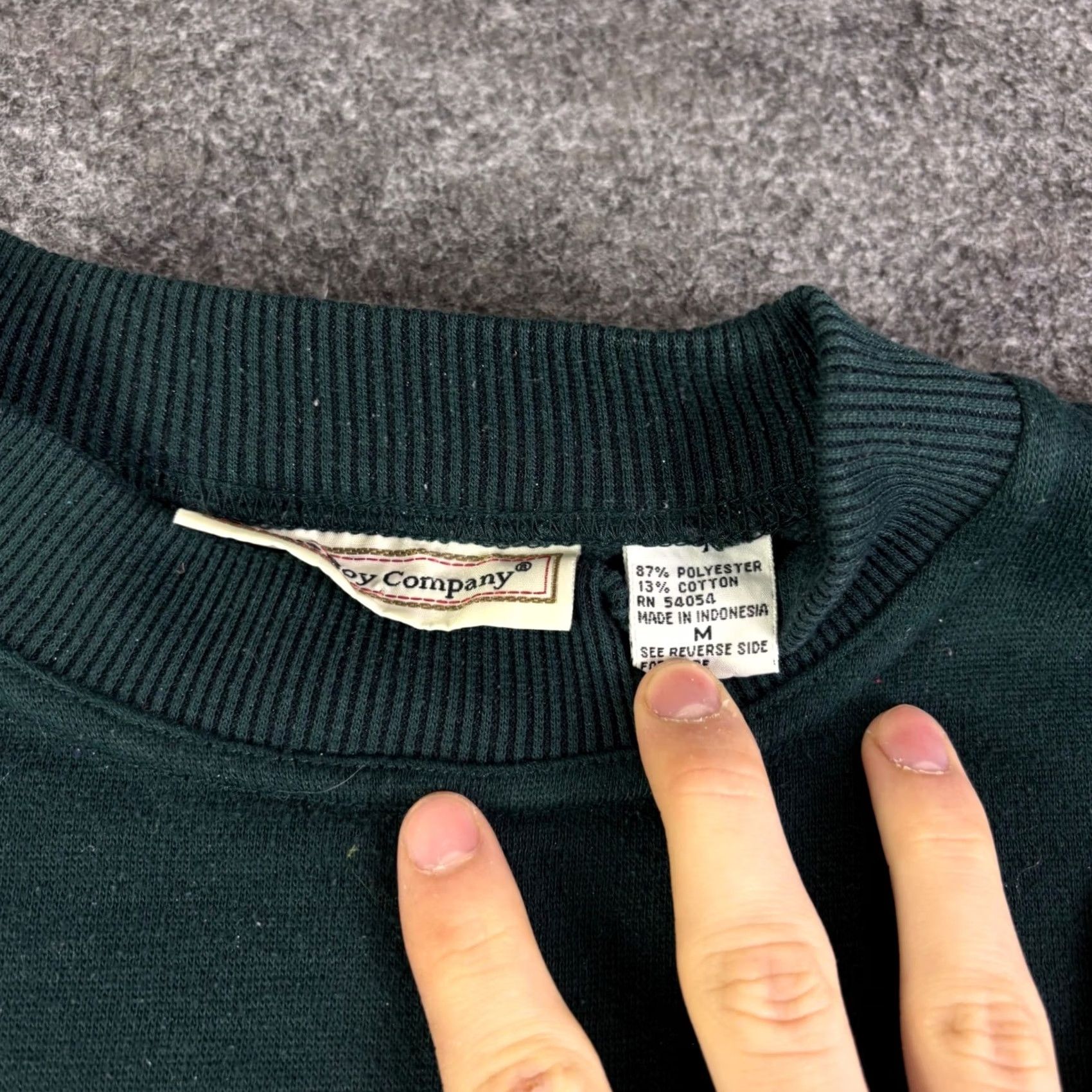 Vintage VINTAGE Botany 500 Sweatshirt Mens M Green Navy Burgundy Crest Size US M / EU 48-50 / 2 - 5 Thumbnail