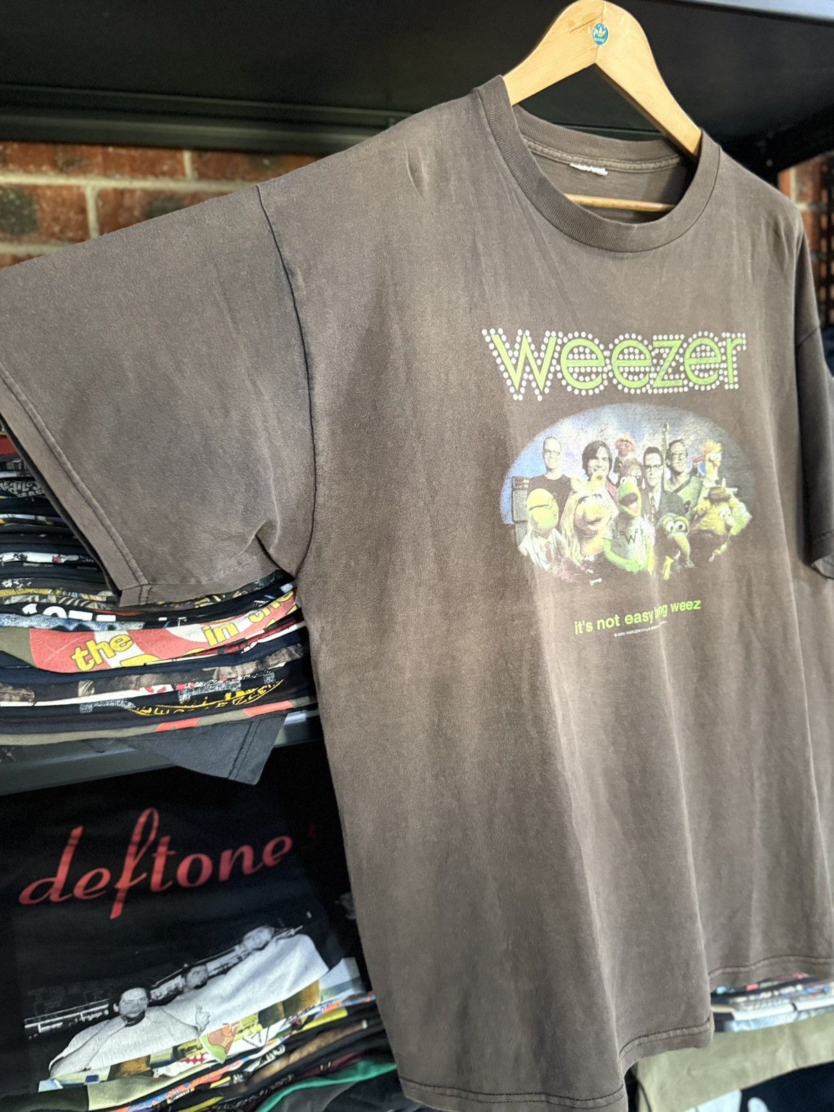 Band Tees Thrashed Vintage Weezer Henson Cinder Block Sun Faded Tee Size US XL / EU 56 / 4 - 6 Thumbnail
