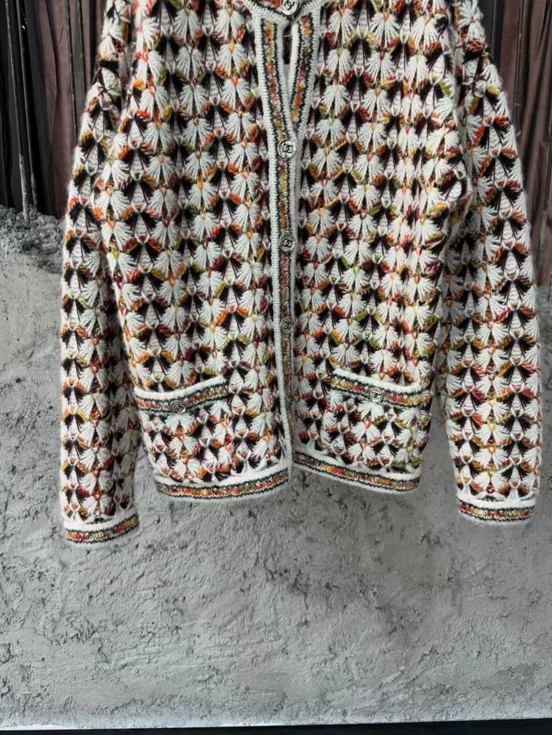 Chanel Chanel White gold double C silver buckle wool cardigan coa Size XS / US 0-2 / IT 36-38 - 4 Thumbnail
