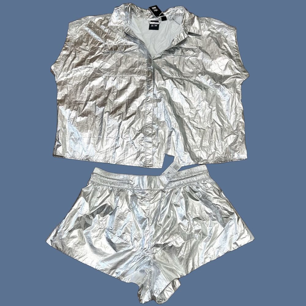 Adidas NWT Adidas Ivy Park Silver Metallic Sincher Shorts Shirt Set XXL Shirt Adult 2XL Silver Athletic Gym Running Womens Size XXL / US 16-18 / IT 52-54 - 1 Thumbnail