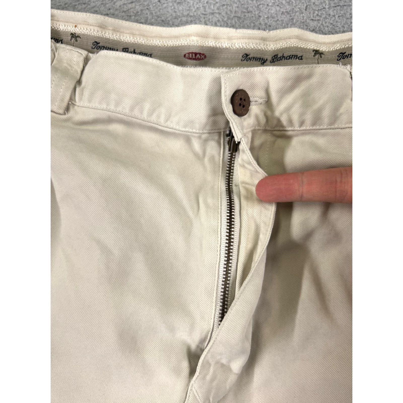 Tommy Bahama Tommy Bahama Shorts Men 36 Beige Silk Cotton Blend Bermuda Pleated 36x8 Mens Size US 36 / EU 52 - 6 Thumbnail