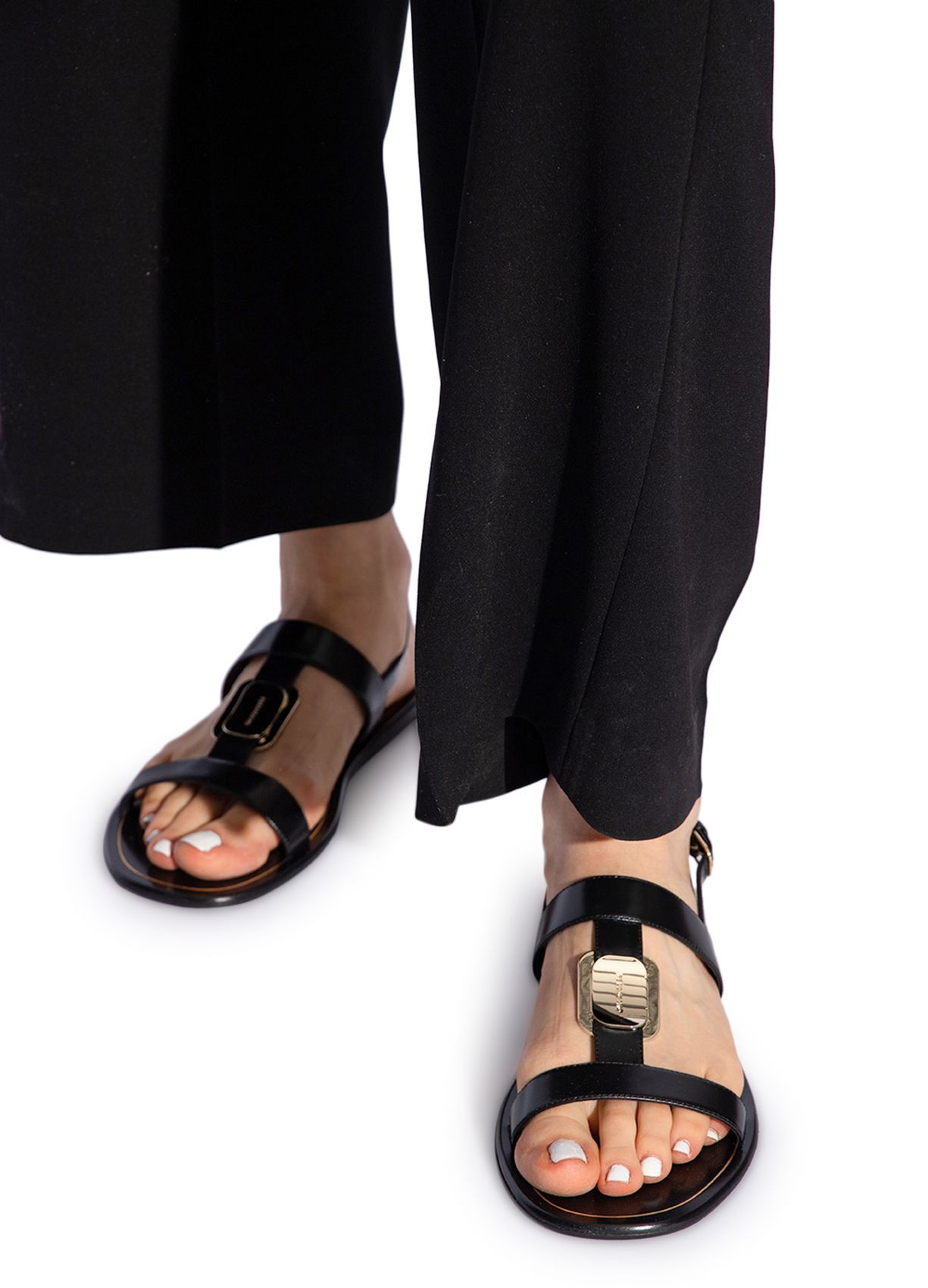 Salvatore Ferragamo o1s1rm0924 Vida Sandals in Black Size US 6.5 / IT 36.5 - 2 Thumbnail