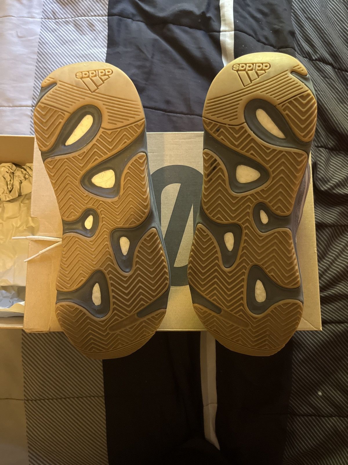 Yeezy Yezzy 700 v2 tephra Size US 11.5 / EU 44-45 - 2 Thumbnail