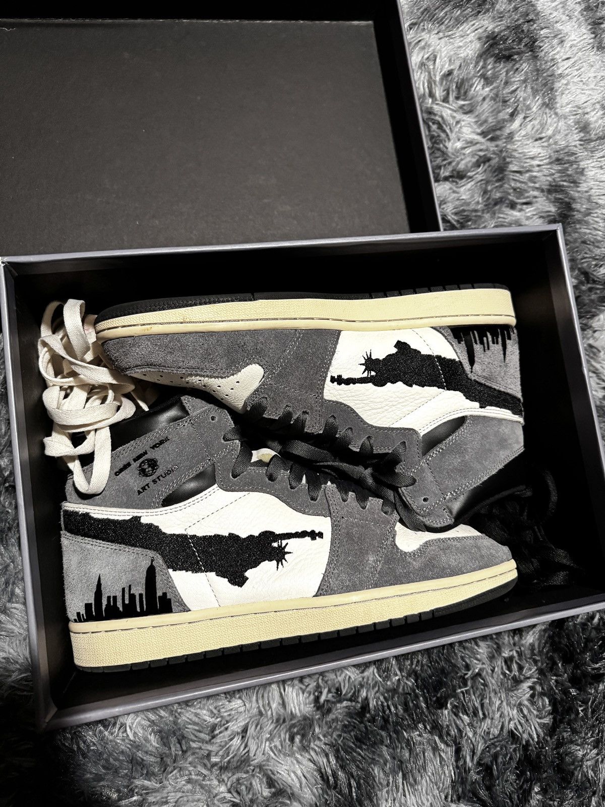 Oree New York Oree New York NYC Empire City High V2 “Suede” Custom AJ1 Size US 10 / EU 43 - 8 Thumbnail