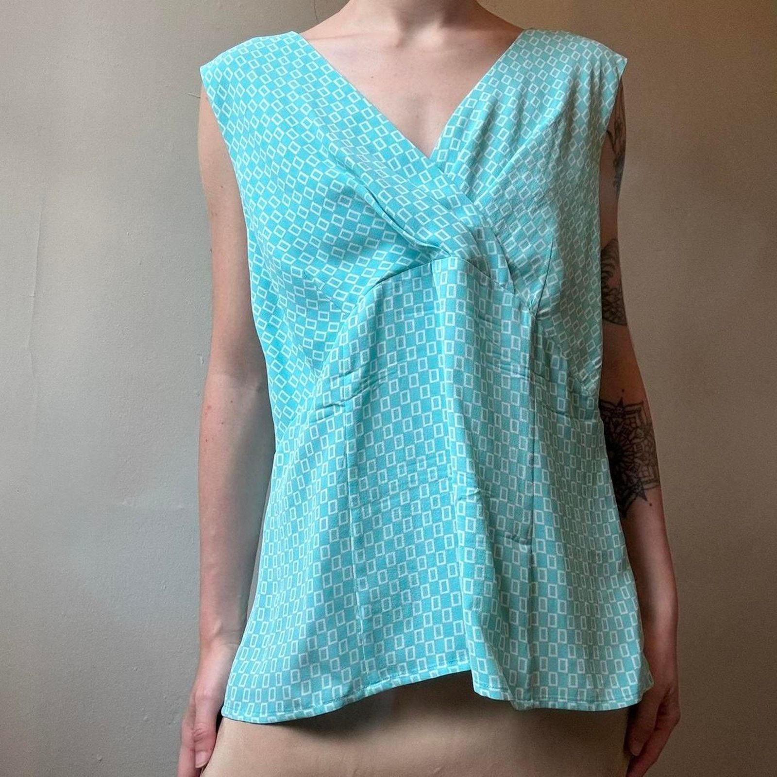 Vintage Vintage Liz Claiborne Y2K Turquoise Aqua Blouse 8 Silk Size S / US 4 / IT 40 - 1 Thumbnail