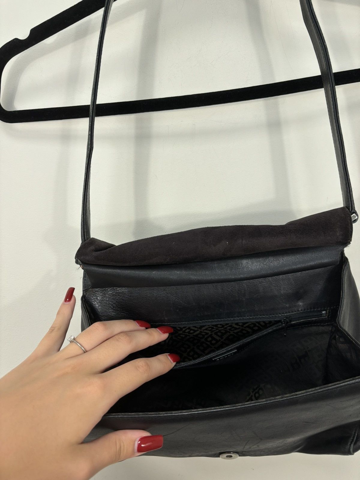 Bally Bally Black Classic Leather Shoulder Bag Size ONE SIZE - 18 Thumbnail