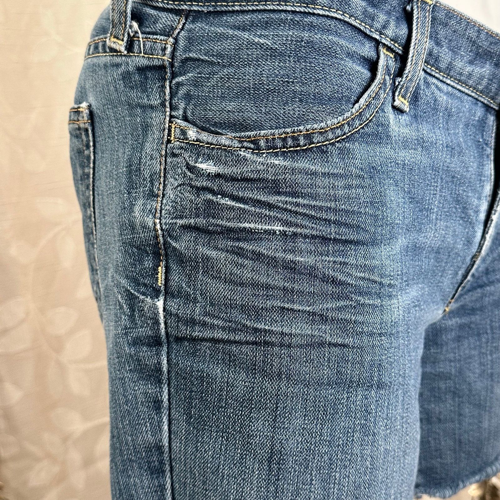 Gap GAP long & lean women's denim shorts 8L mid rise frayed hem Size 30" / US 8 / IT 44 - 10 Thumbnail