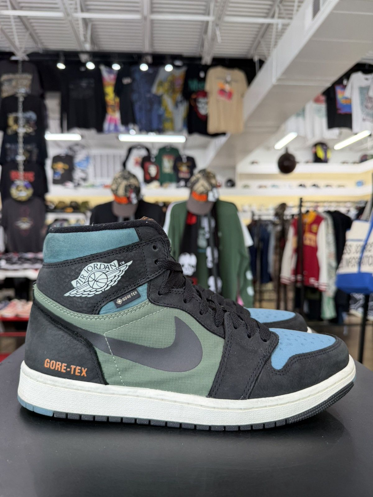Jordan Brand Jordan 1 Gore-Tex Black Olive Size 9 (2023) Size US 9 / EU 42 - 6 Thumbnail