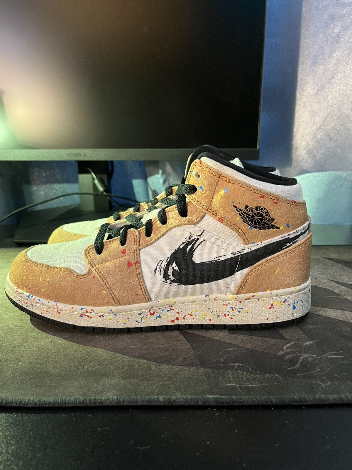Jordan Brand Jordan 1 Mid Brushstroke (GS) Size US 6.5 / EU 39-40 - 2 Thumbnail