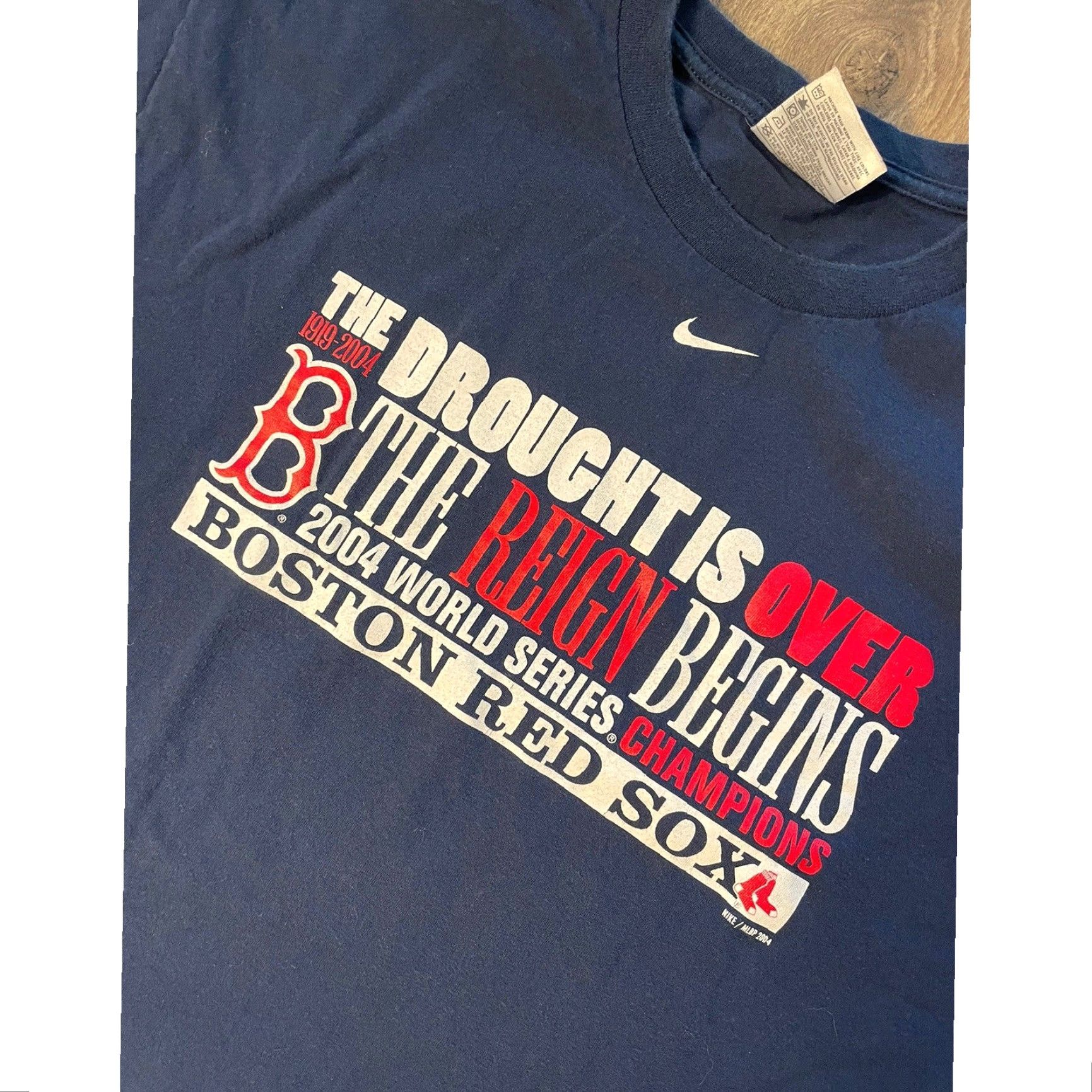 Nike VINTAGE Boston Red Sox Nike Center Swoosh World Series T-Shirt L Large Blue Men Shirt 2004 Size US L / EU 52-54 / 3 - 4 Thumbnail