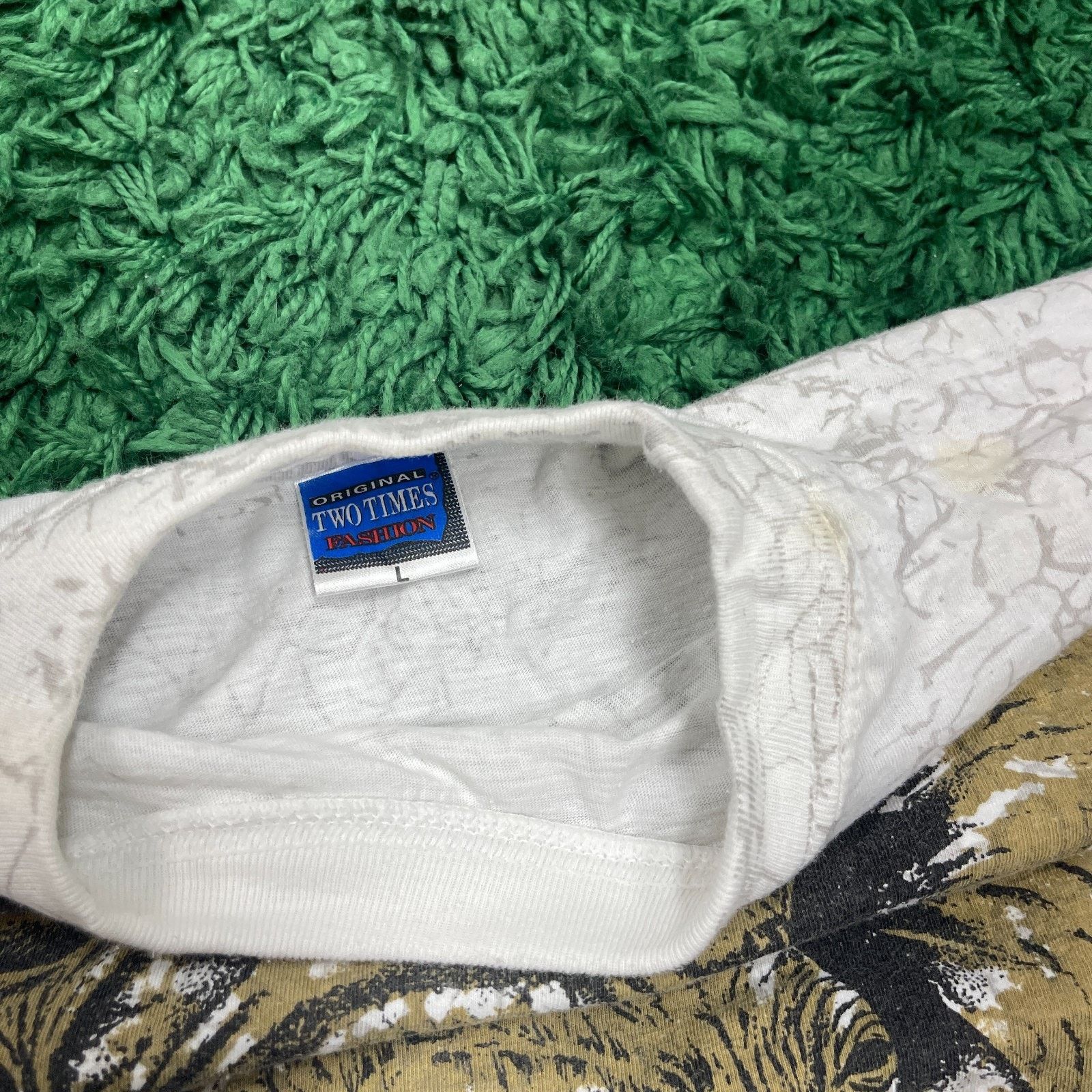 Vintage Vintage 90s Tanzania Elephant All Over Print Souvenir Tee Size US L / EU 52-54 / 3 - 3 Thumbnail
