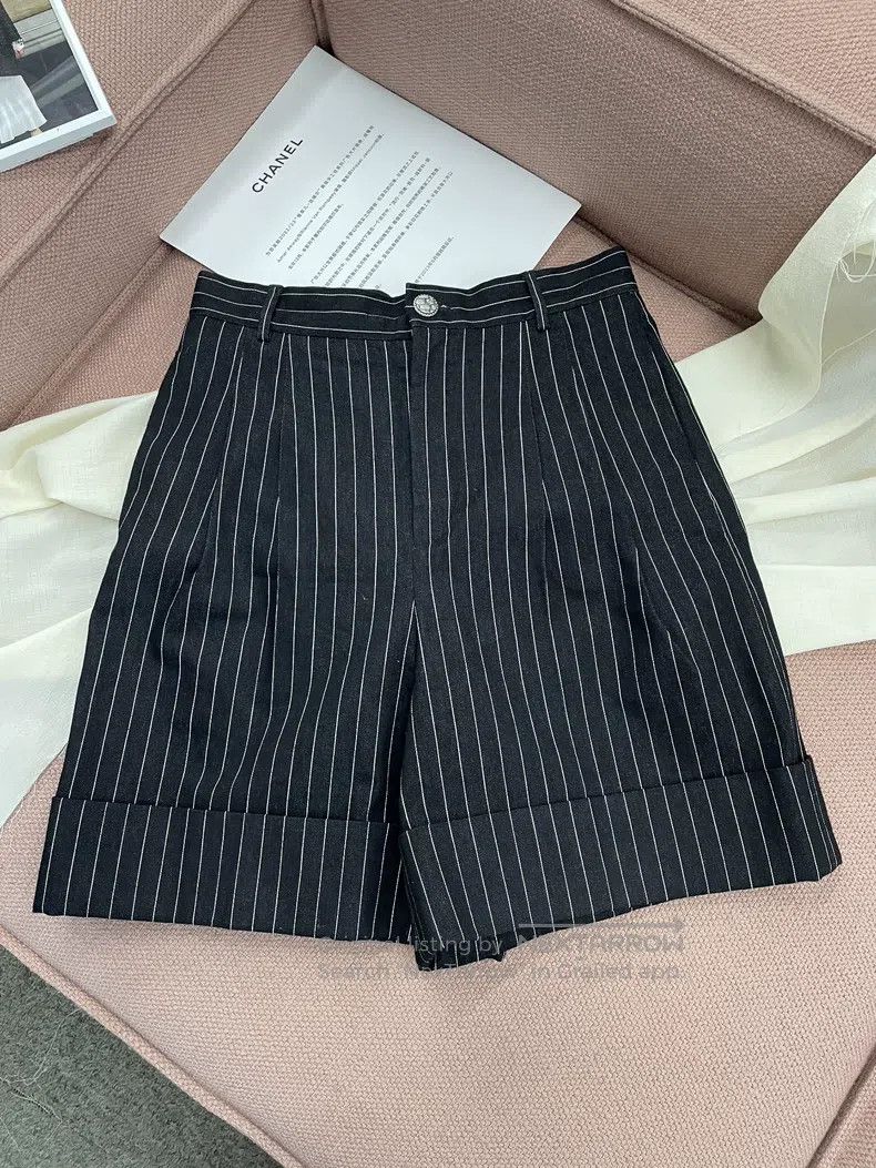 Chanel Chanel Black striped shorts Size 25" / US 0 / IT 36 - 1 Thumbnail