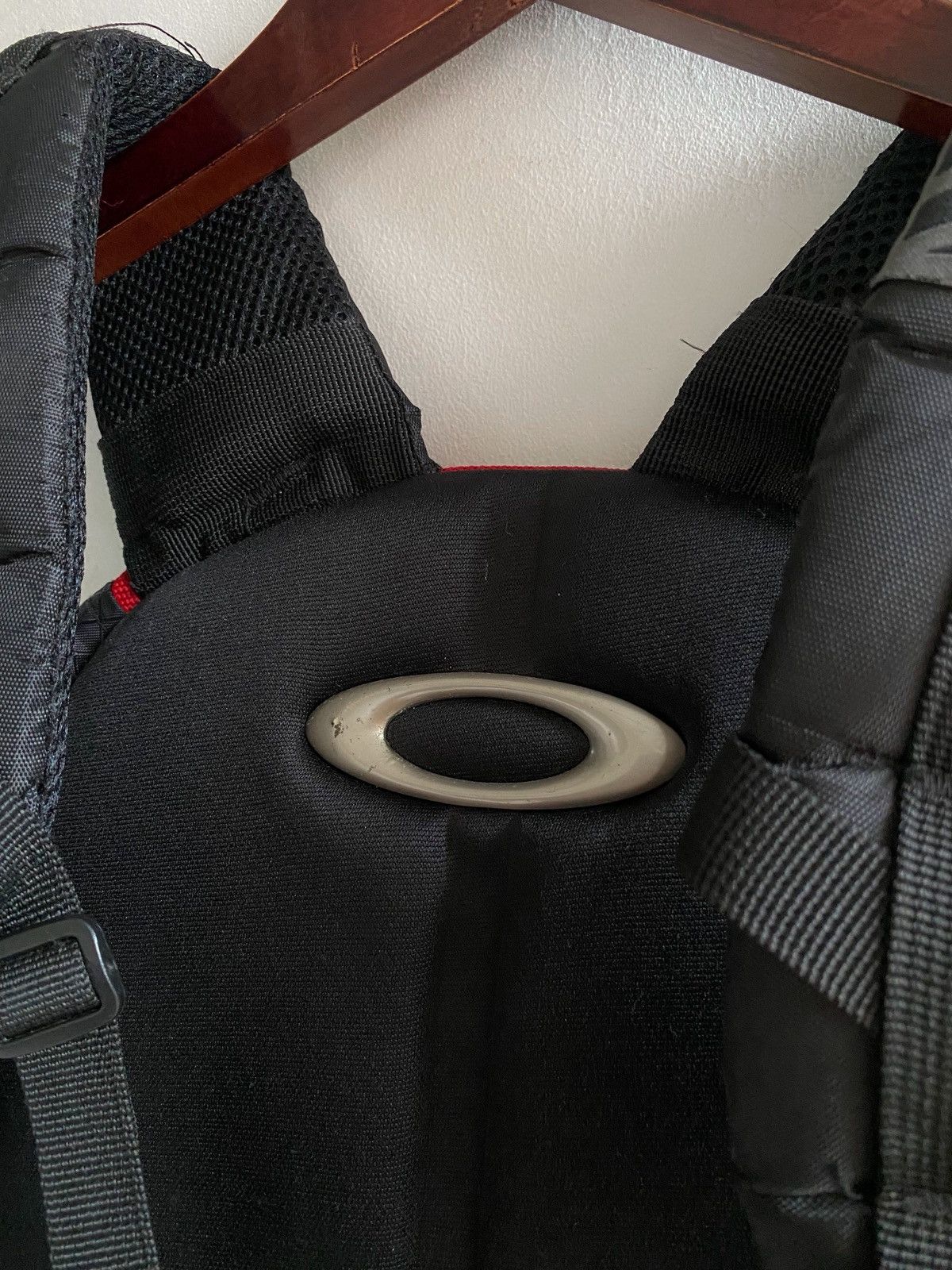 Oakley Vtg Oakley Backpack Size 30 - 13 Thumbnail