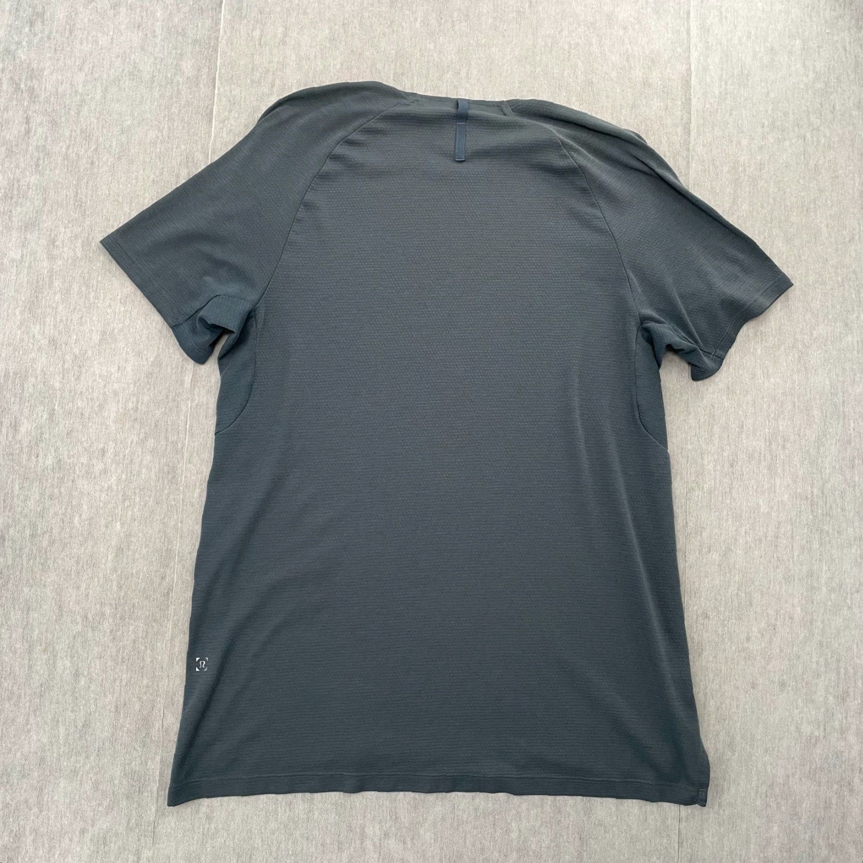 Lululemon Lululemon All Terrain Short Sleeve Shirt Mens M Blue Athletic Activewear Reflective Gym Yoga Casual Shirt Size US M / EU 48-50 / 2 - 2 Thumbnail