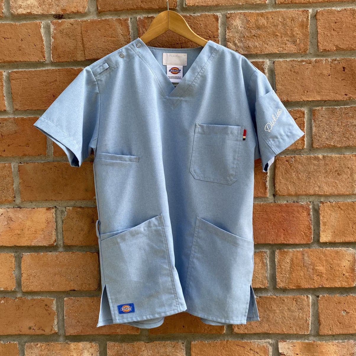 Dickies FOLK Dickles Light Blue V-Neck Scrub Top – Dickies Workwear Size S / US 4 / IT 40 - 13 Thumbnail