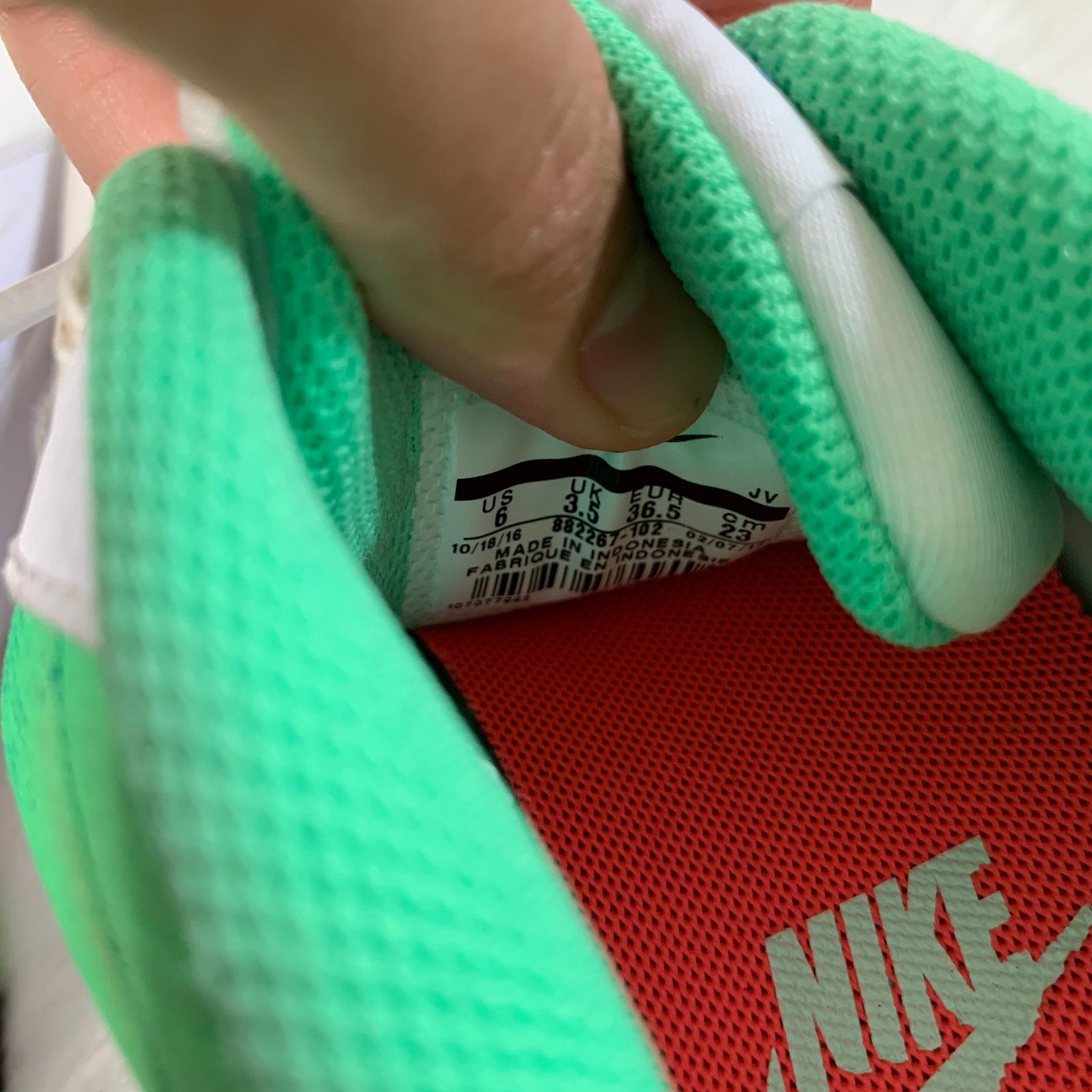 Nike Nike LD Runner White Electro Green Womens Size 6 Size US 6 / IT 36 - 2 Thumbnail