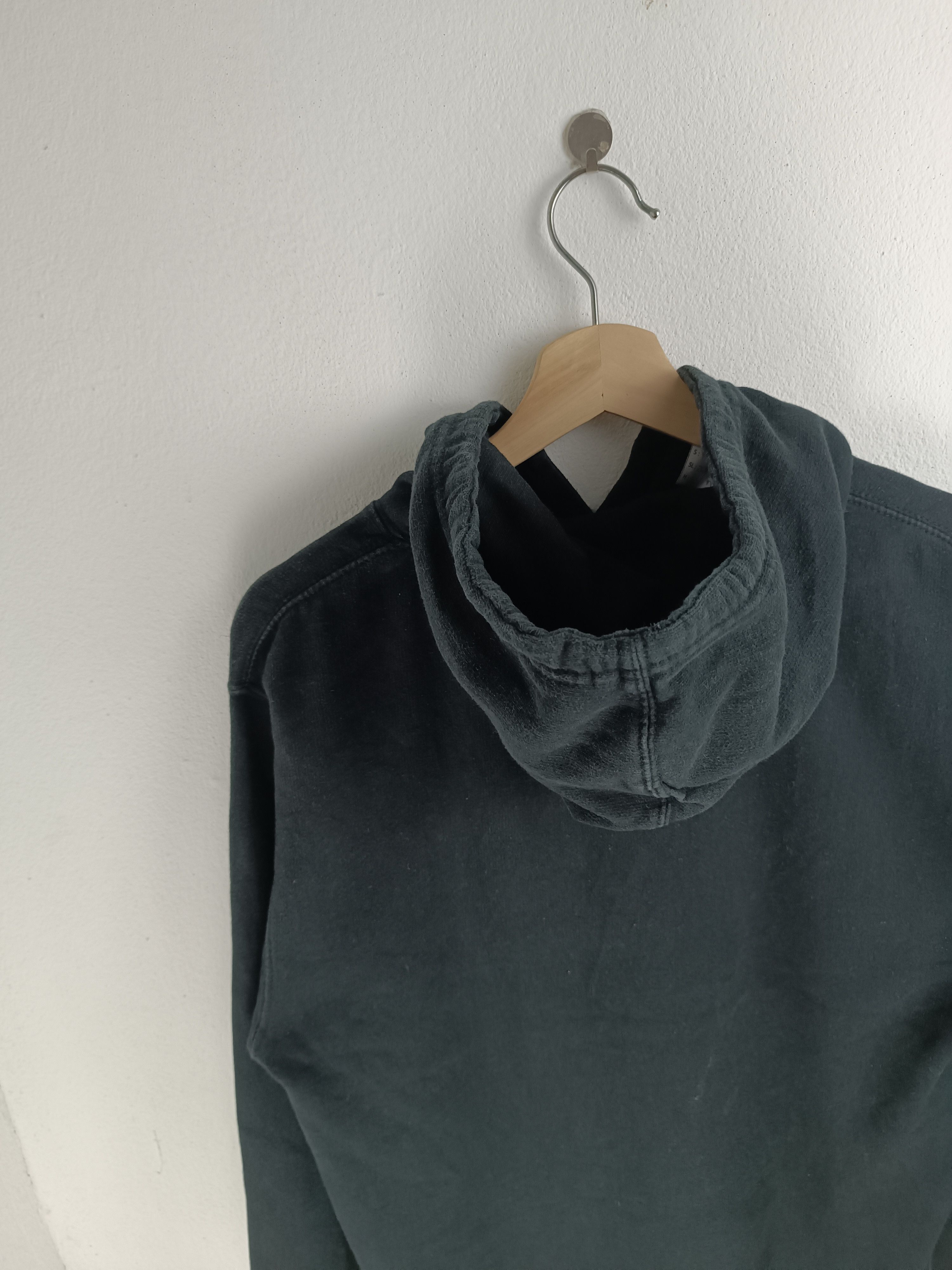 Vintage VINTAGE FADED FRIENDS SITCOM COMEDY TV SHOW NETFLIX HOODIE Size US M / EU 48-50 / 2 - 13 Thumbnail