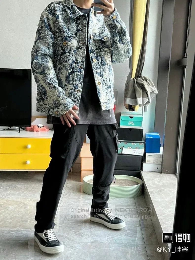 Louis Vuitton Louis Vuitton Flowers and plants full of erosion denim jac Size US L / EU 52-54 / 3 - 9 Thumbnail