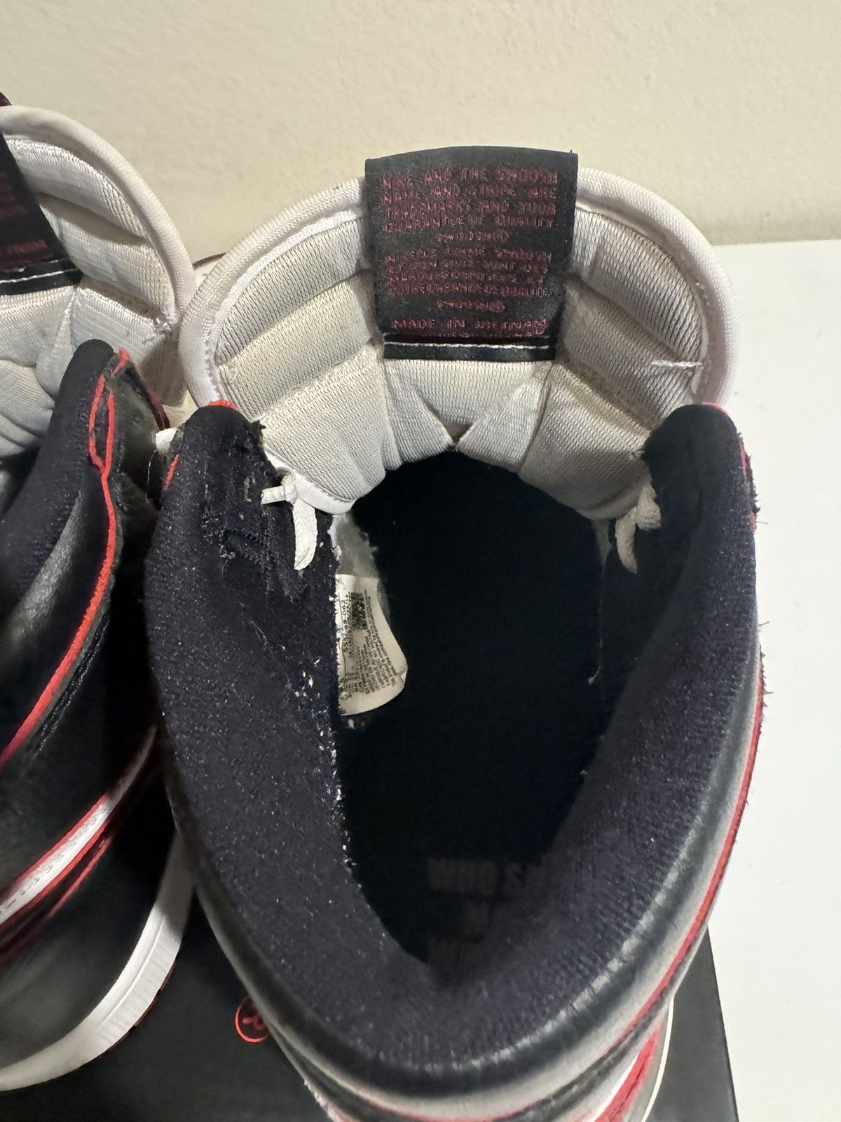 Nike Air Jordan 1 Retro High OG Bloodlines Size US 9.5 / EU 42-43 - 6 Thumbnail