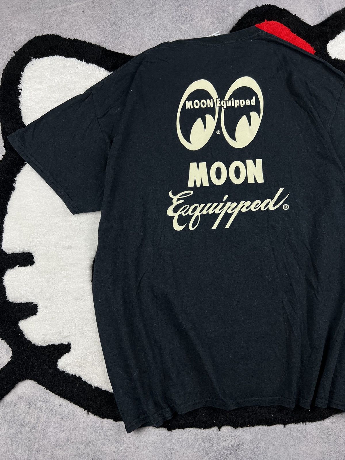 Vintage Vintage 90s Mooneyes Equipped USA Retro Big Logo Y2K Tee Size US XL / EU 56 / 4 - 2 Thumbnail