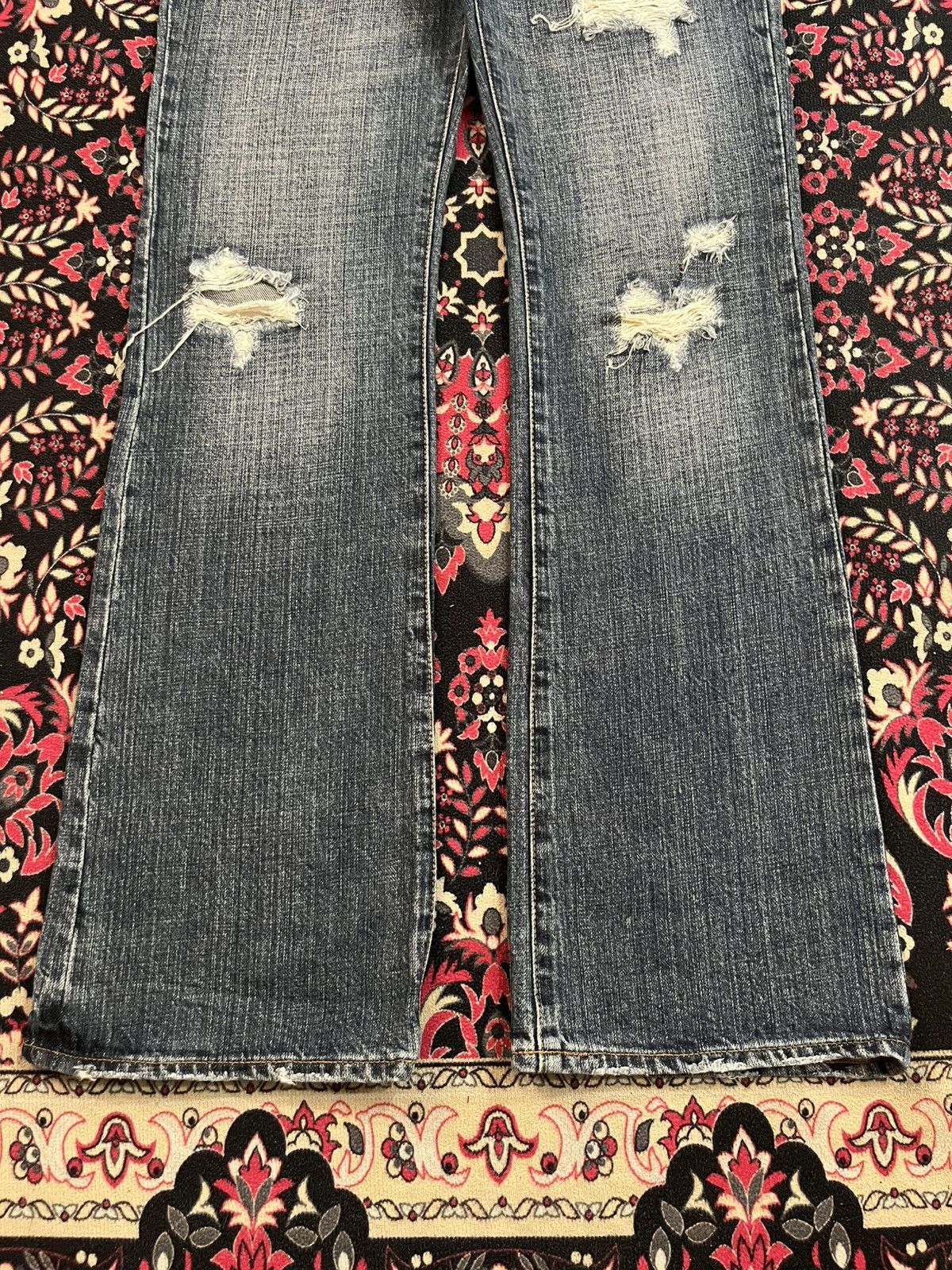 Japanese Brand Japanese Blue Washed Distress Dagger Embroidery Flare Jeans Size 30" / US 8 / IT 44 - 7 Thumbnail