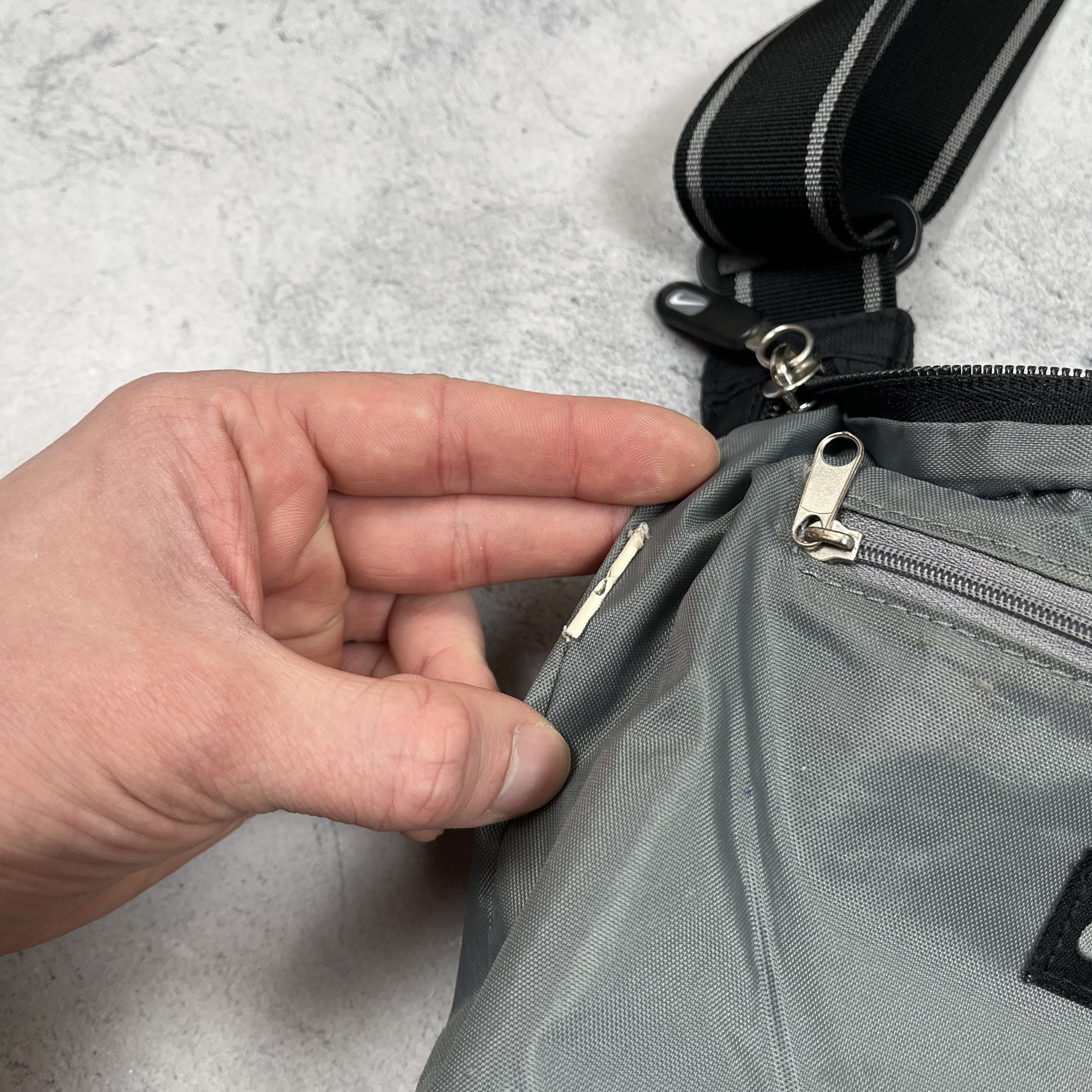 Nike Vintage Nike Y2K Swoosh Nylon Shoulder Bag 2000’s Size ONE SIZE - 14 Thumbnail