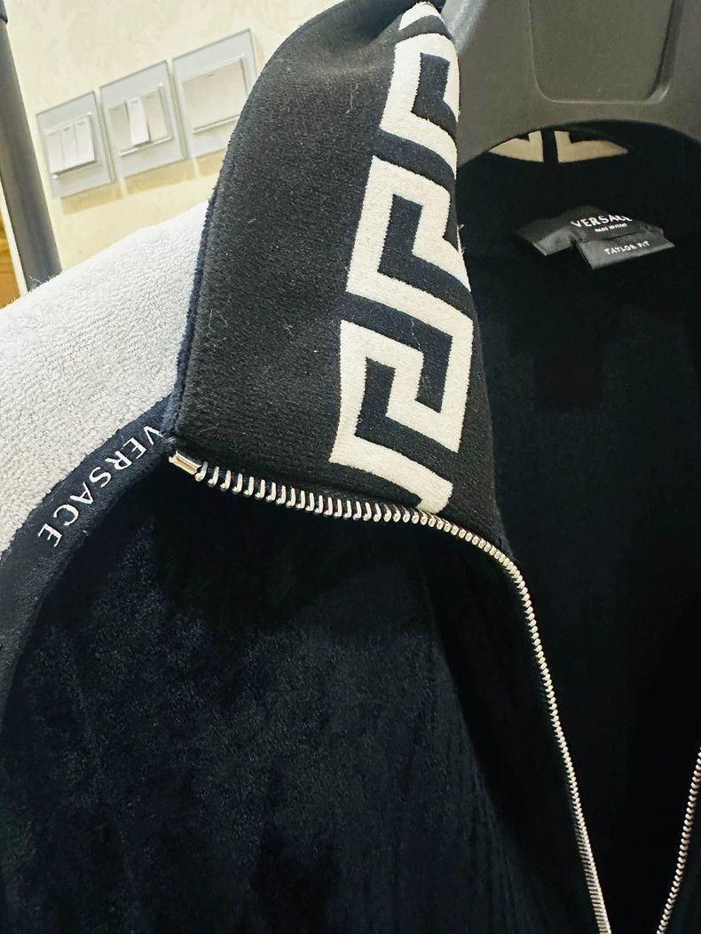 Versace Versace Black velvet jacket Size US M / EU 48-50 / 2 - 3 Thumbnail