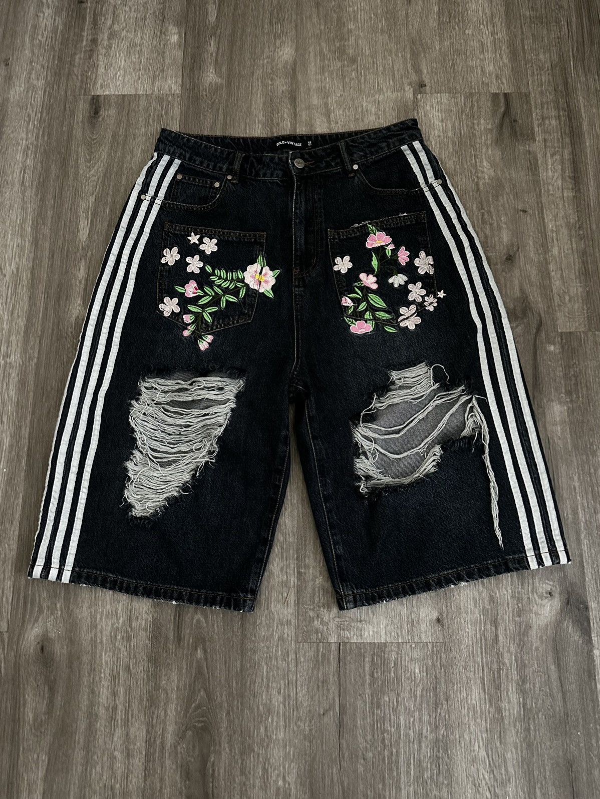 GV GALLERY Cherry Blossom Jorts