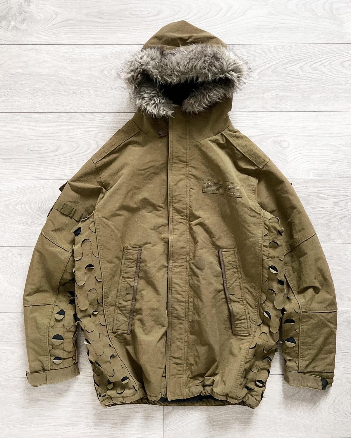 image of Oakley 00S Laser Cut Technical Insulated Coat in Miltary Green, Men's (Size Medium)