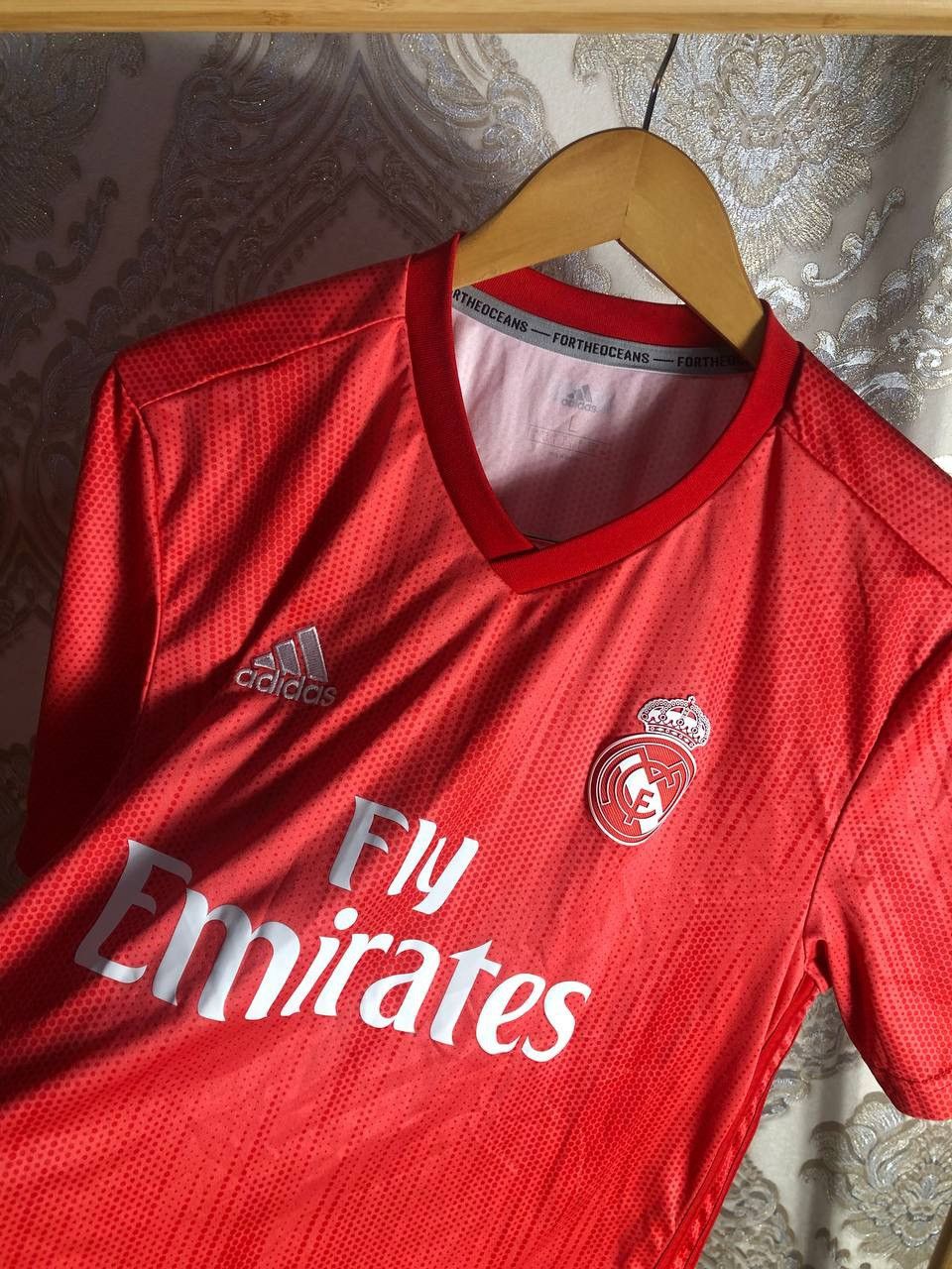 Adidas VINTAGE ADIDAS FC REAL MADRID SPAIN SOCCER JERSEY Y2K 90s Size US L / EU 52-54 / 3 - 4 Thumbnail