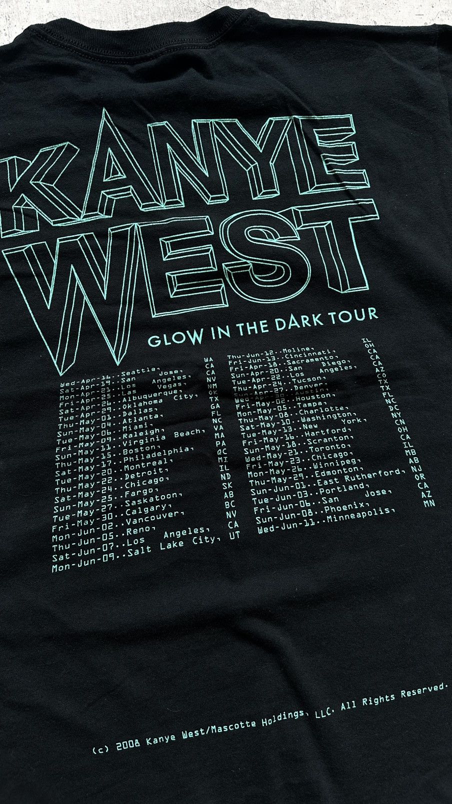 Band Tees 2008 Kanye West Glow in the Dark Tour Vintage T Shirt Size US M / EU 48-50 / 2 - 17 Thumbnail