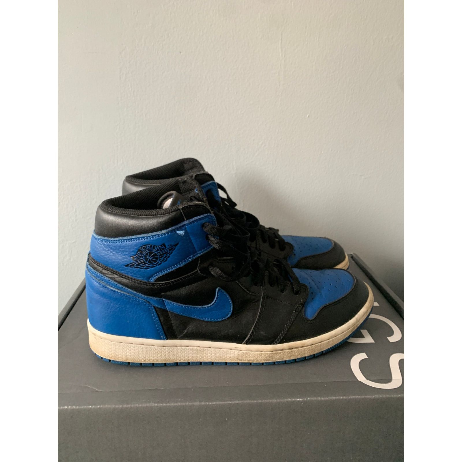 Nike Nike Air Jordan 1 Retro Royal 2017 Size 13 Used Size US 13 / EU 46 - 1 Thumbnail