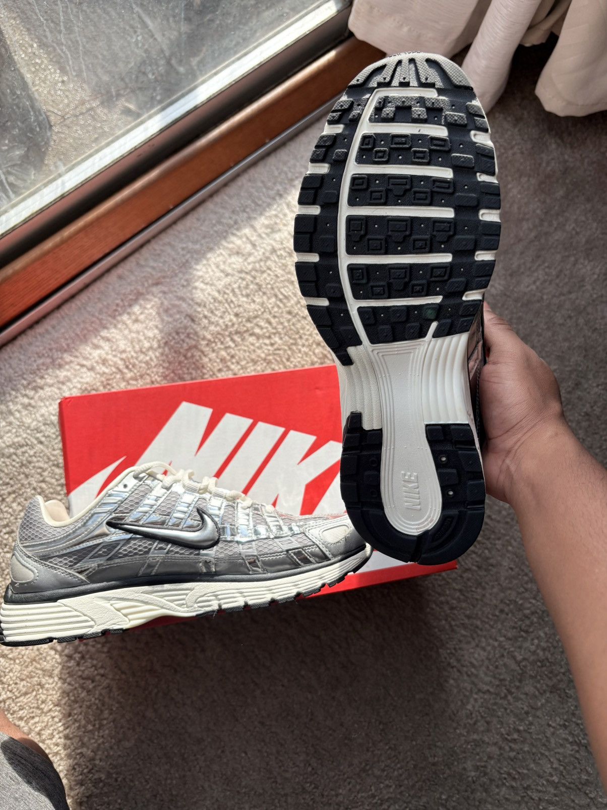 Nike P-600 metallic silver Size US 8 / EU 41 - 4 Thumbnail