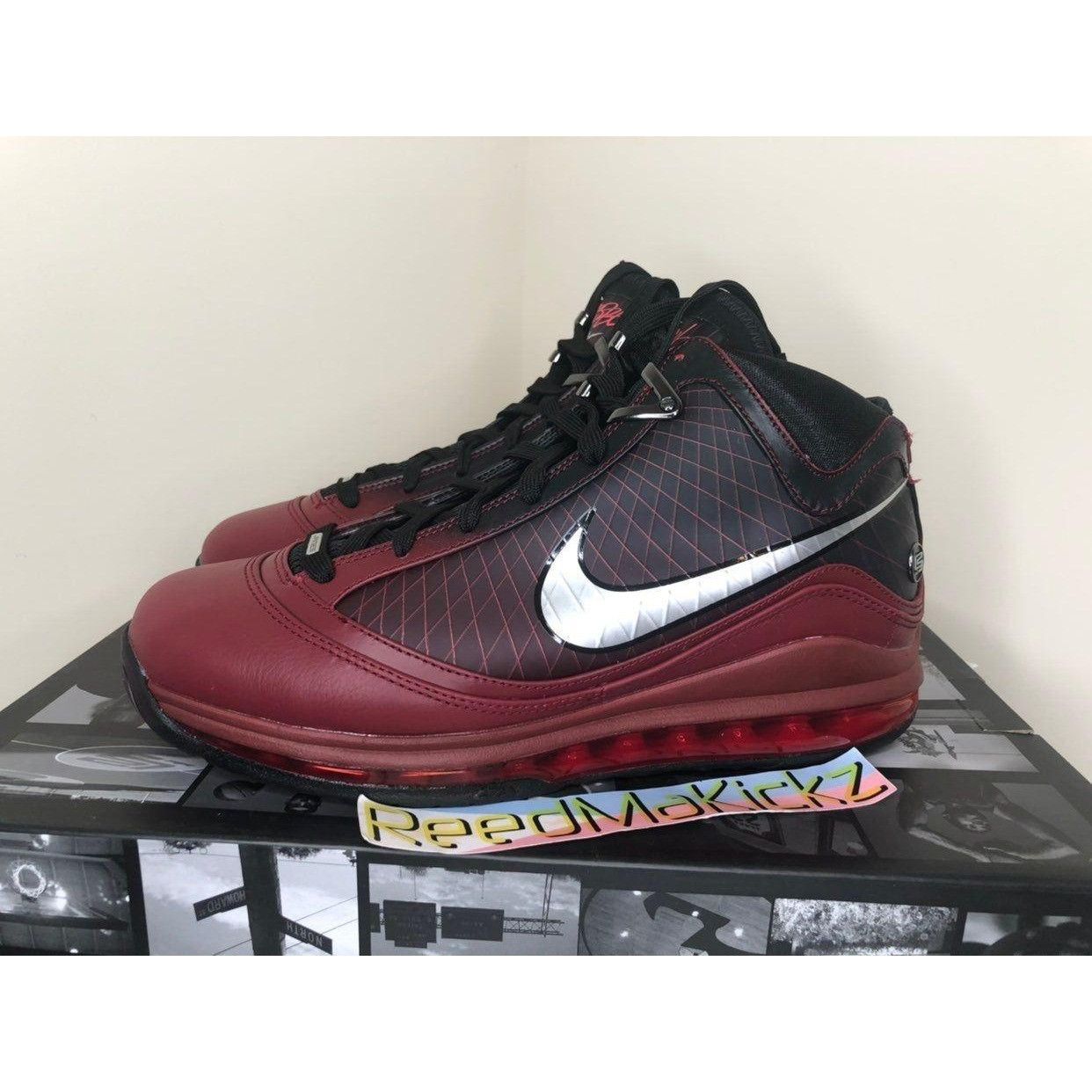 Nike Nike lebron 7 QS Christmas 2019 Mens 9us Size US 9 / EU 42 - 1 Thumbnail