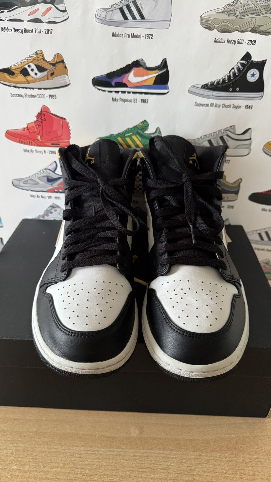 Nike Nike Air Jordan 1 Mid Size US 10 / EU 43 - 4 Thumbnail